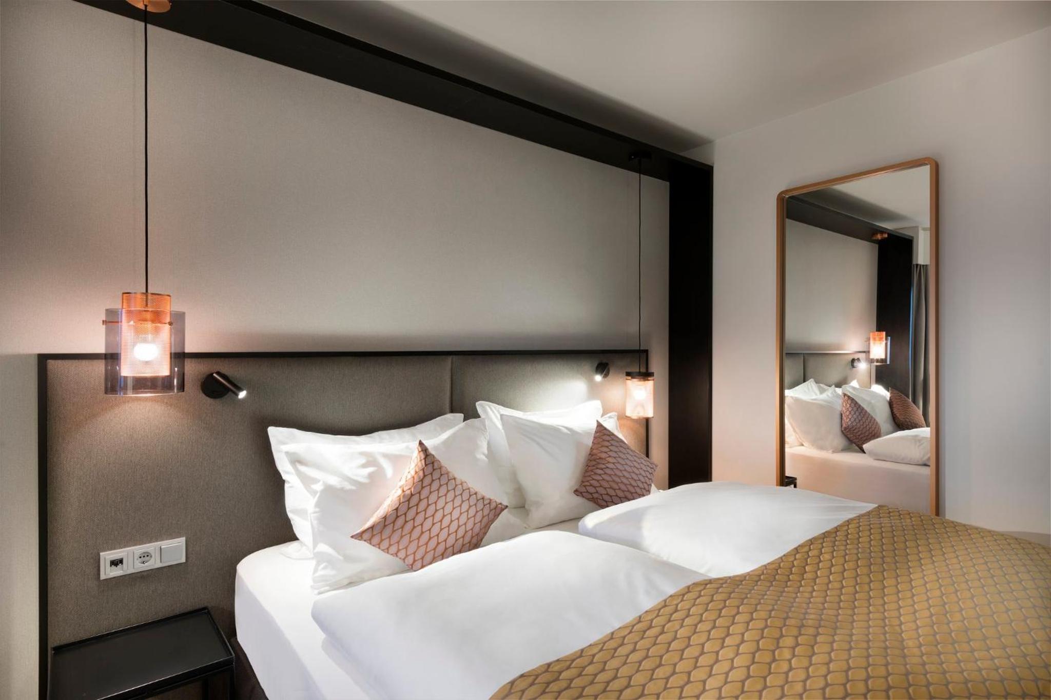 Premium King Room with River View - Photo 2