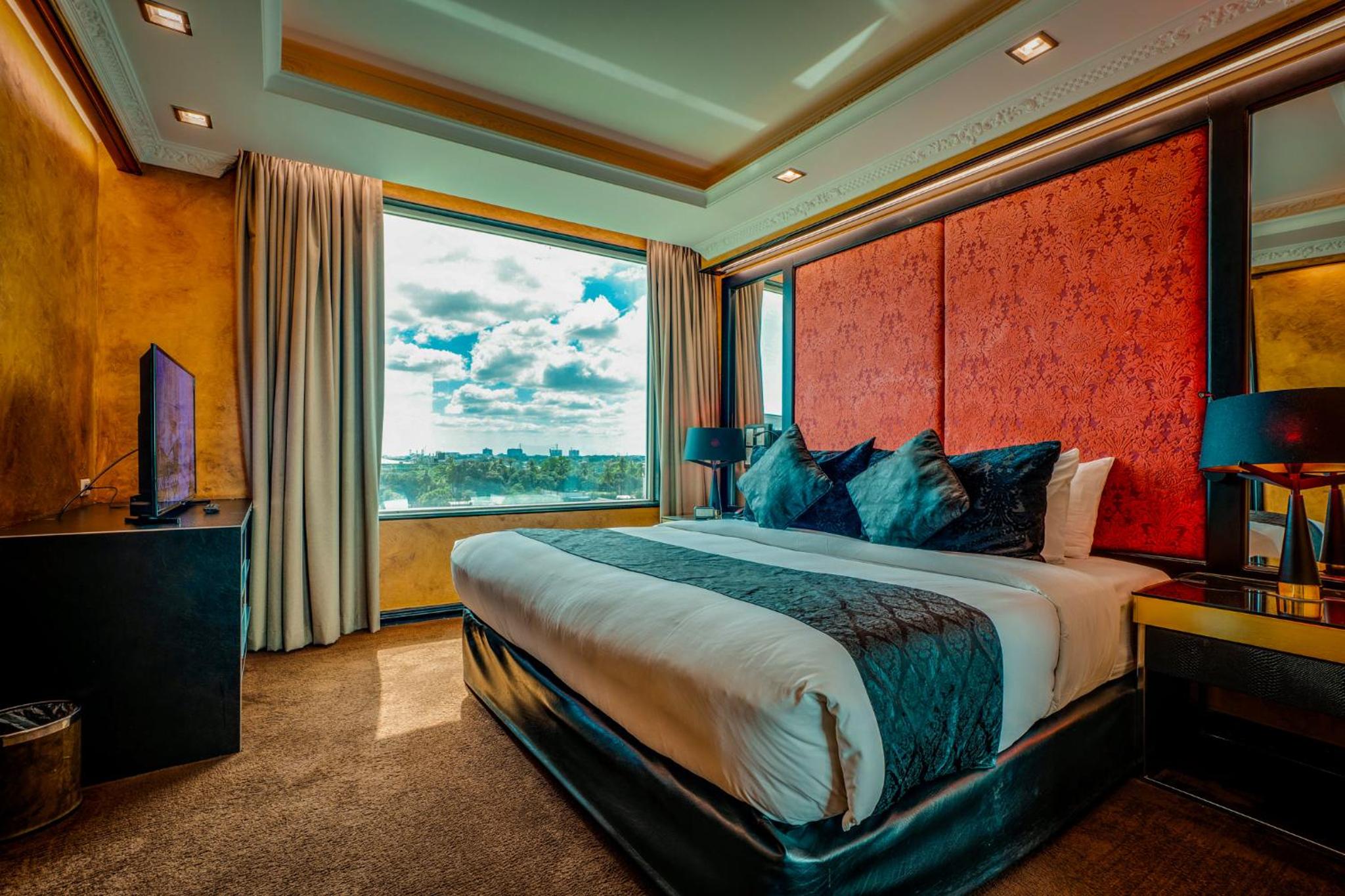 Suite with Hot Tub