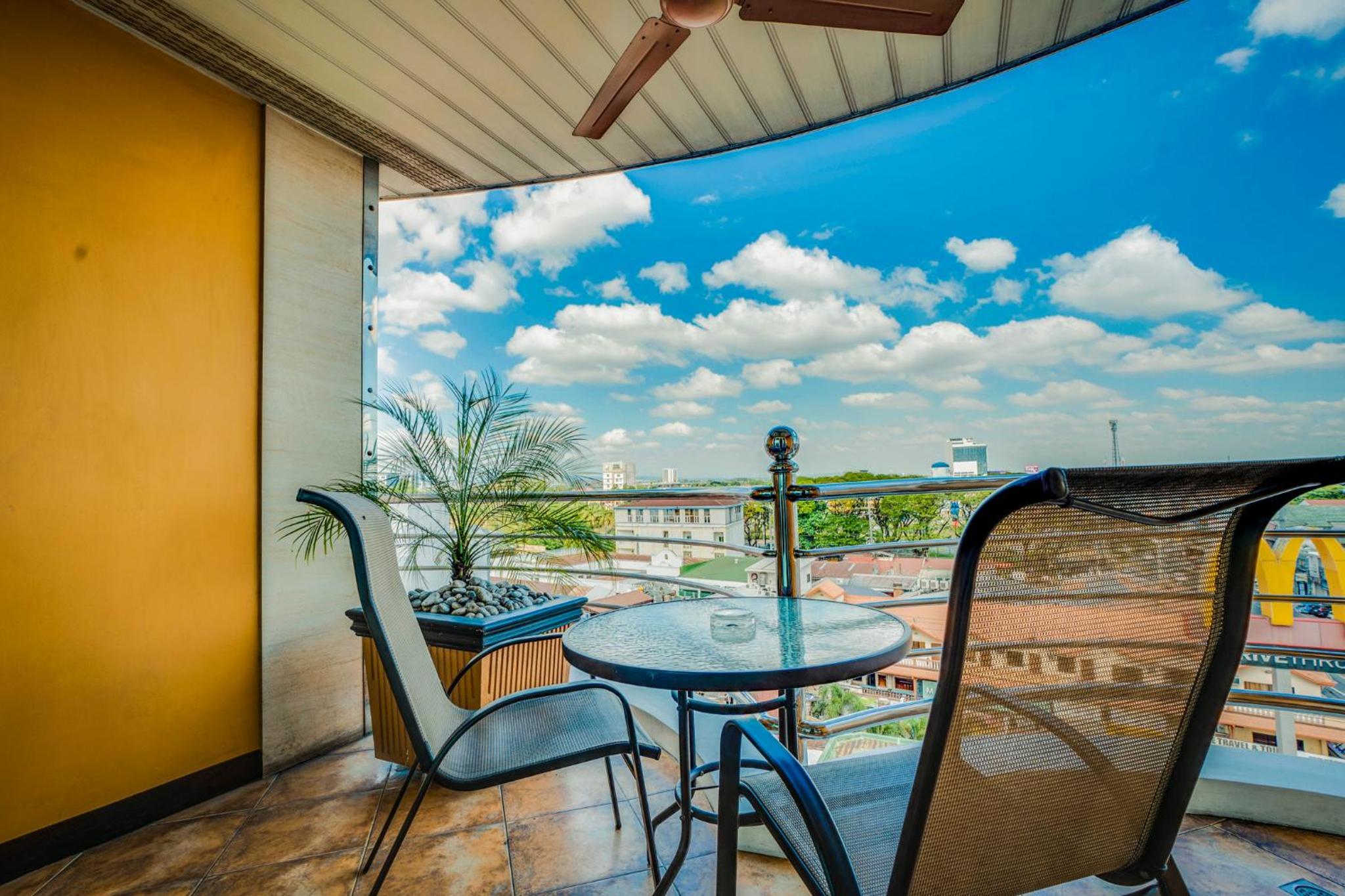 Executive Suite - Photo 1