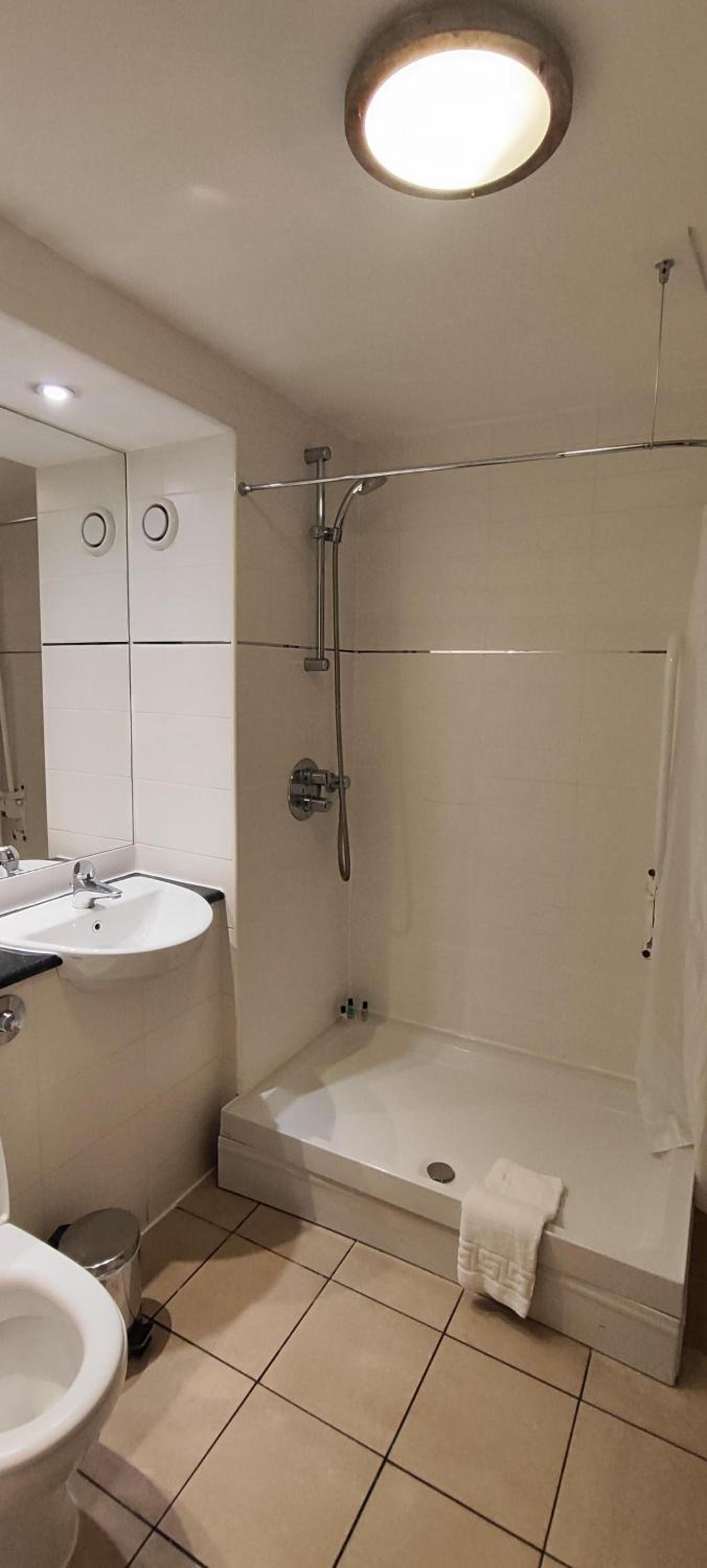 Twin Room - Disability Access photo 2