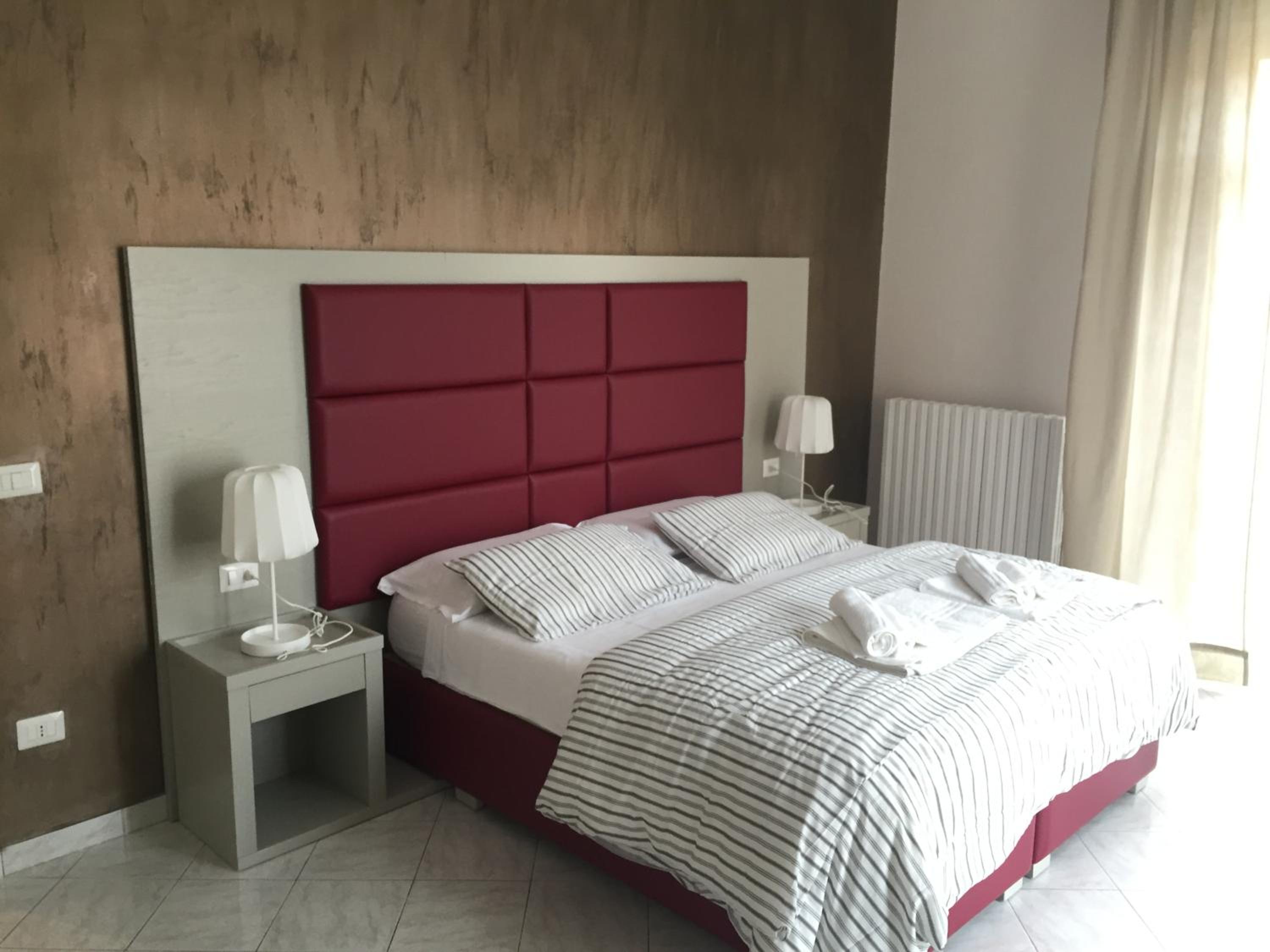 One-Bedroom Apartment - Photo 5