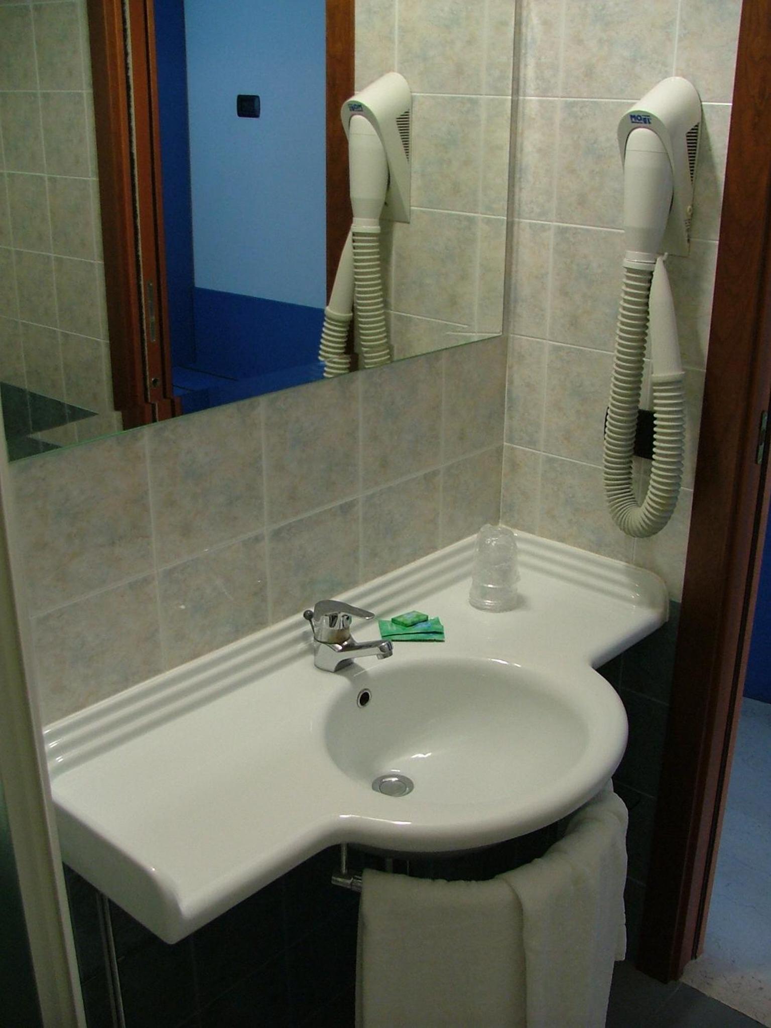 Economy Double or Twin Room photo 3