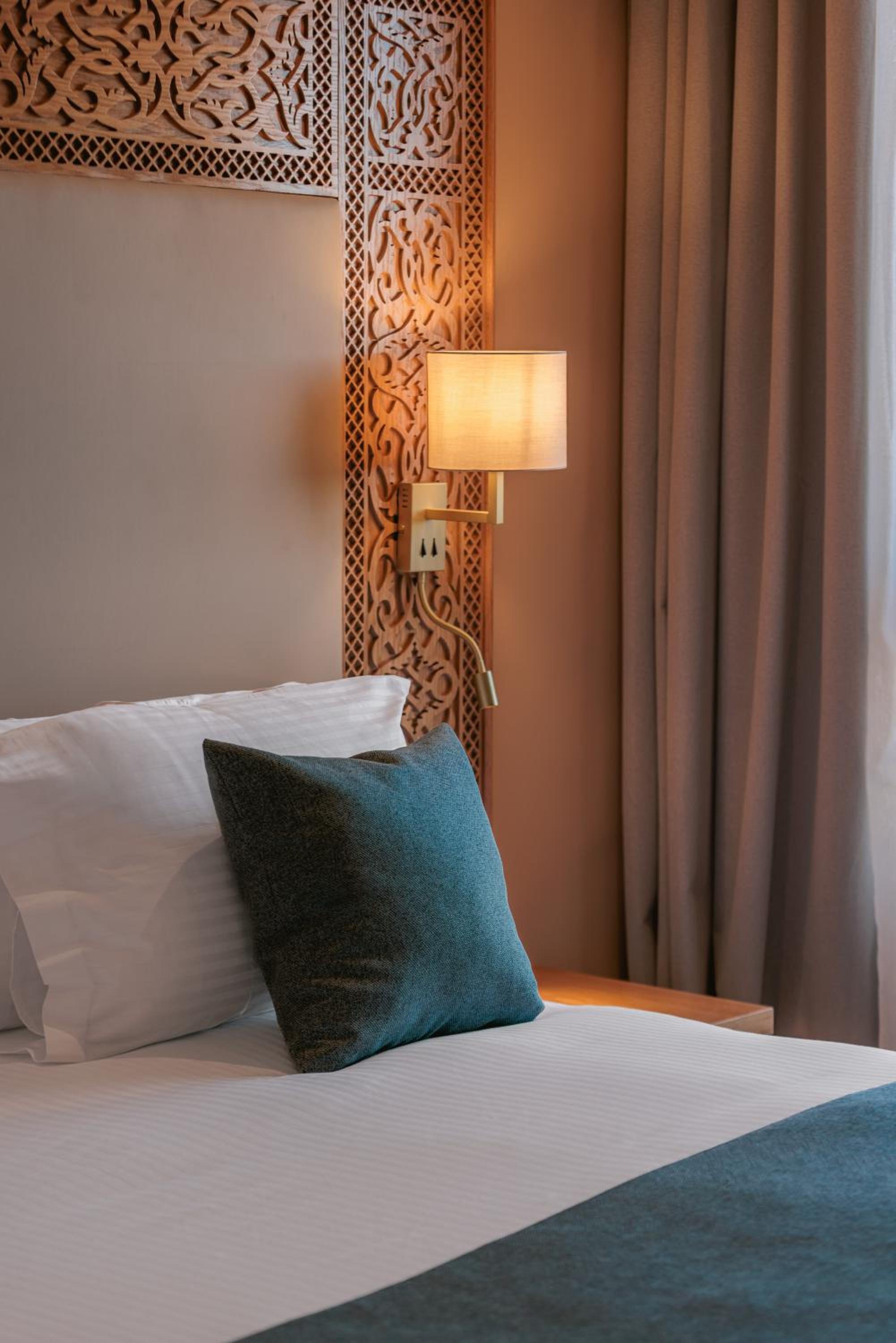 EXECUTIVE SUITE TWINS BEDS, GARDEN VIEW