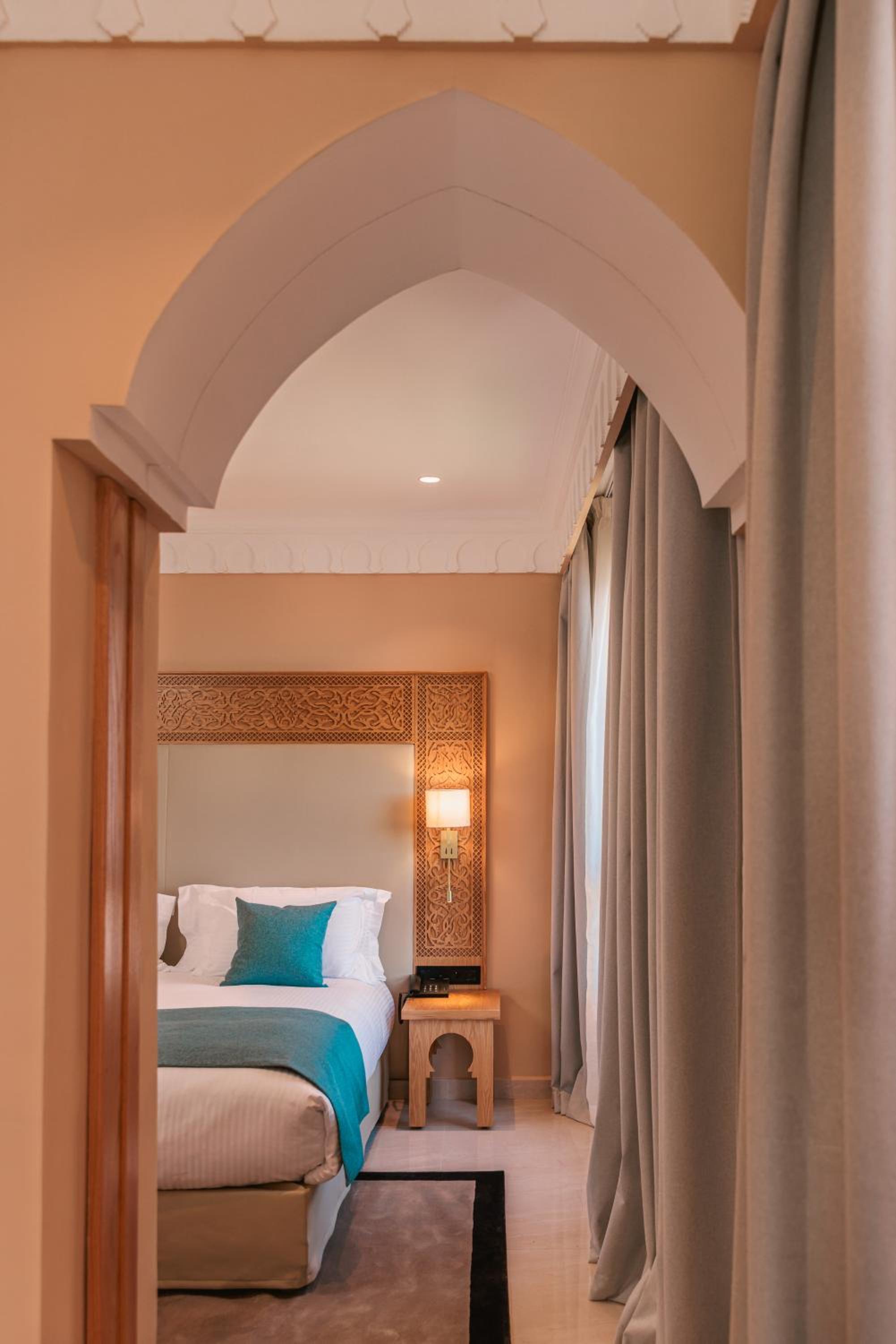 PRESTIGE SUITE DOUBLE BED, GARDEN VIEW