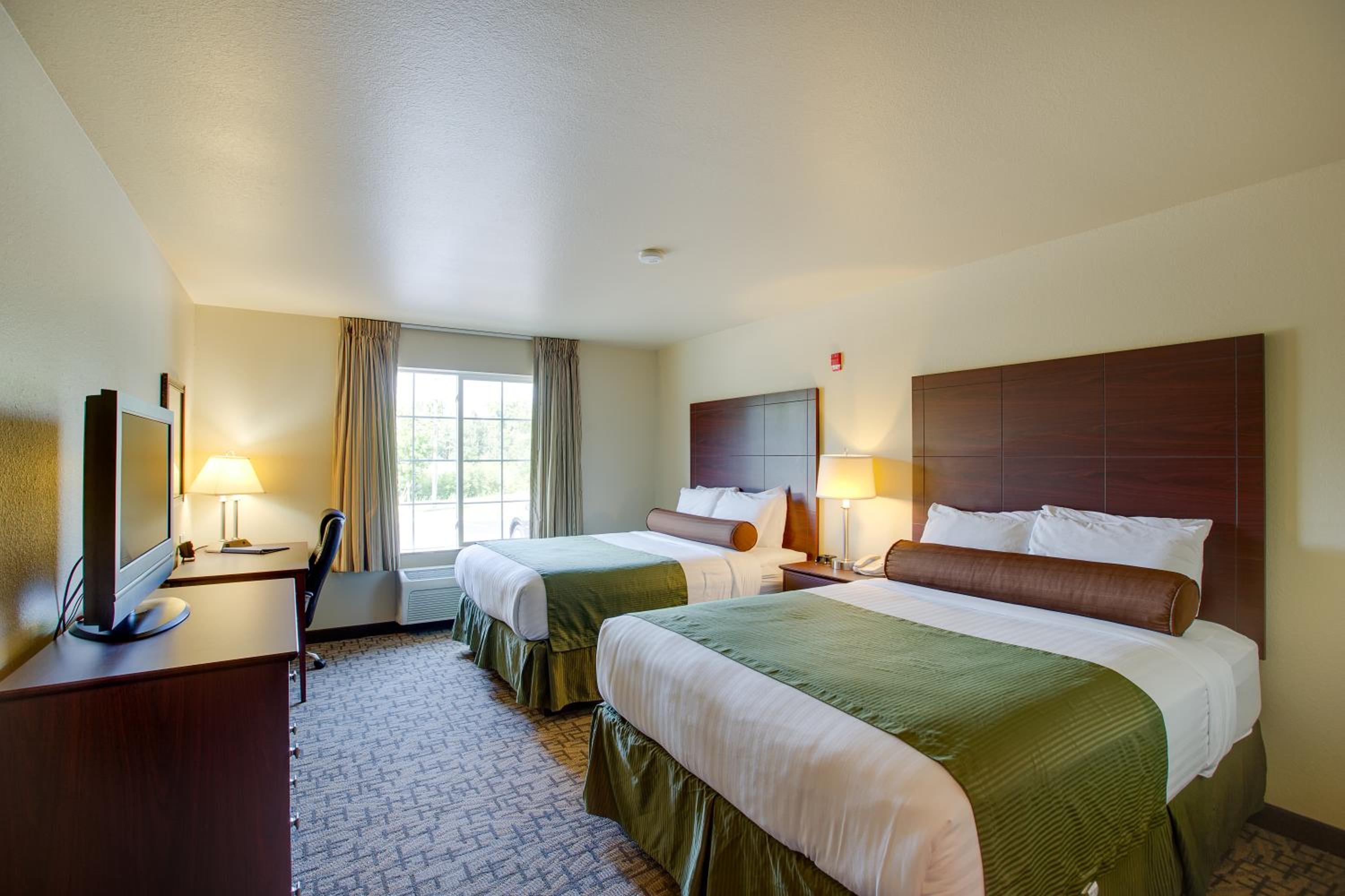 Queen Room with Two Queen Beds - Non-Smoking - Photo 4