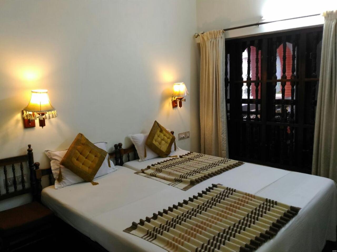 Standard Double or Twin Room with Fan - Photo 5