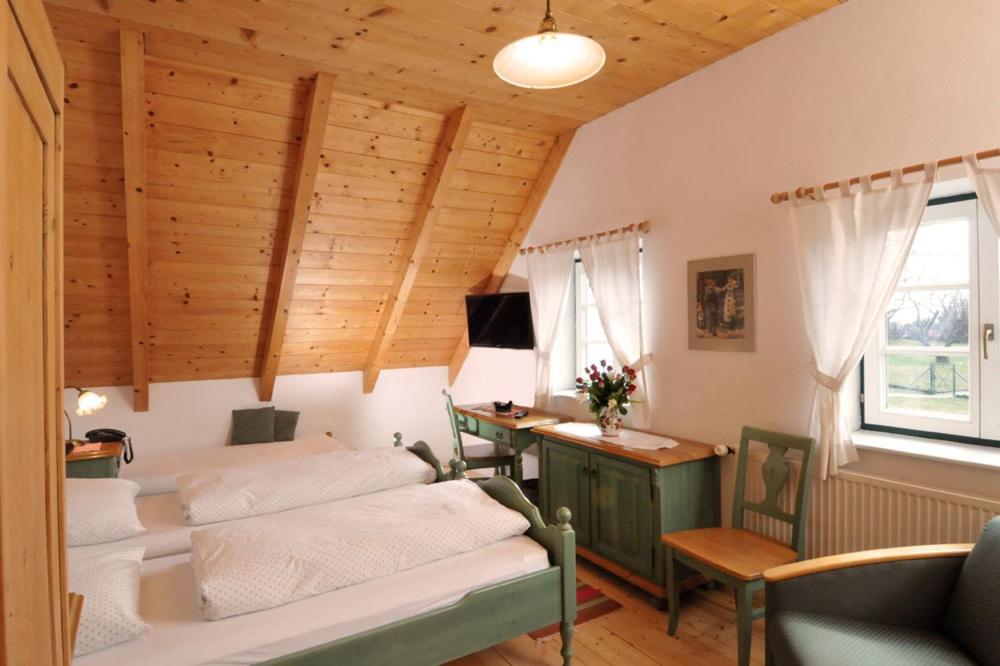 Double or Twin Room - Photo 8