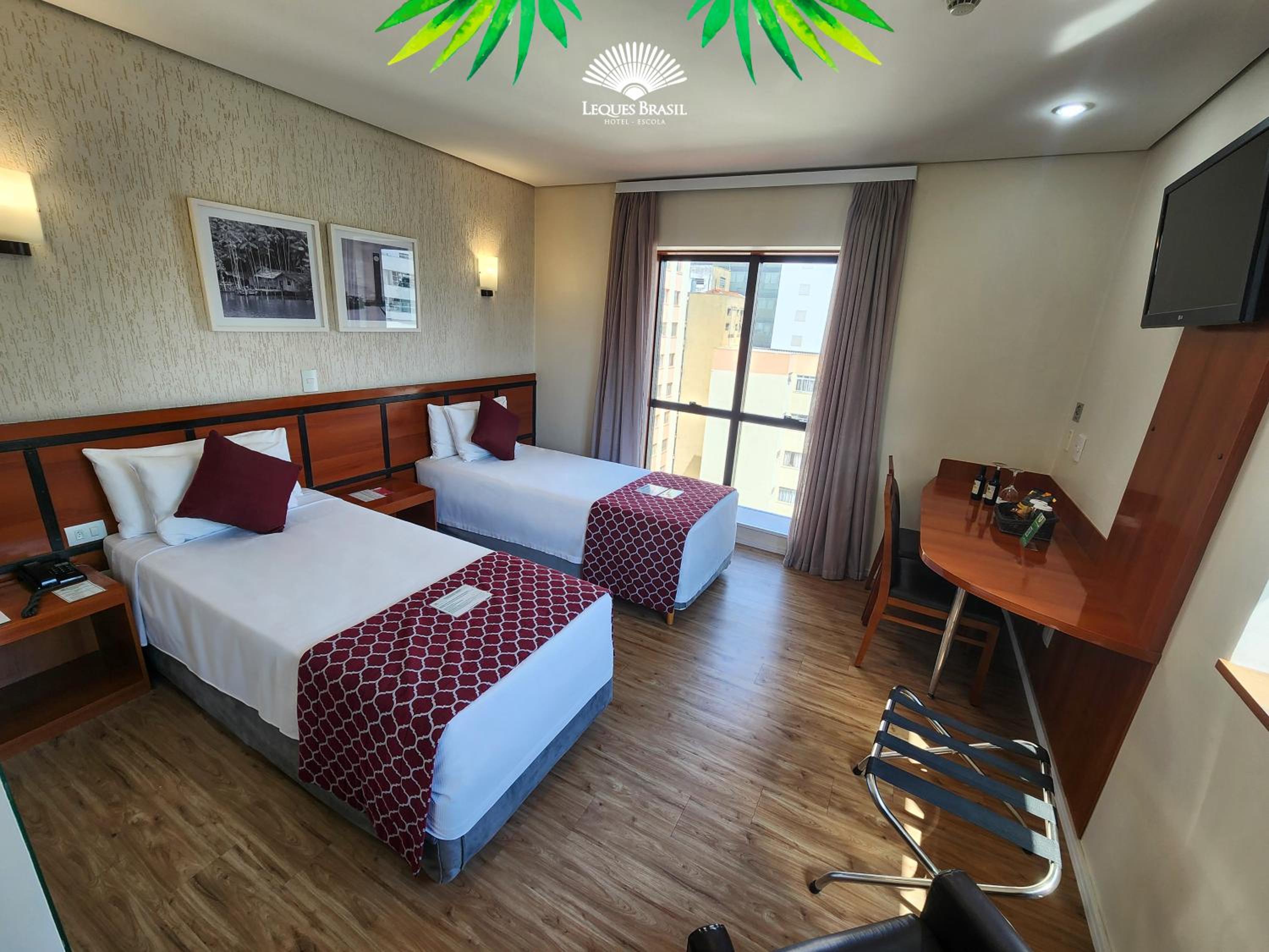 Available room thumbnail 6
