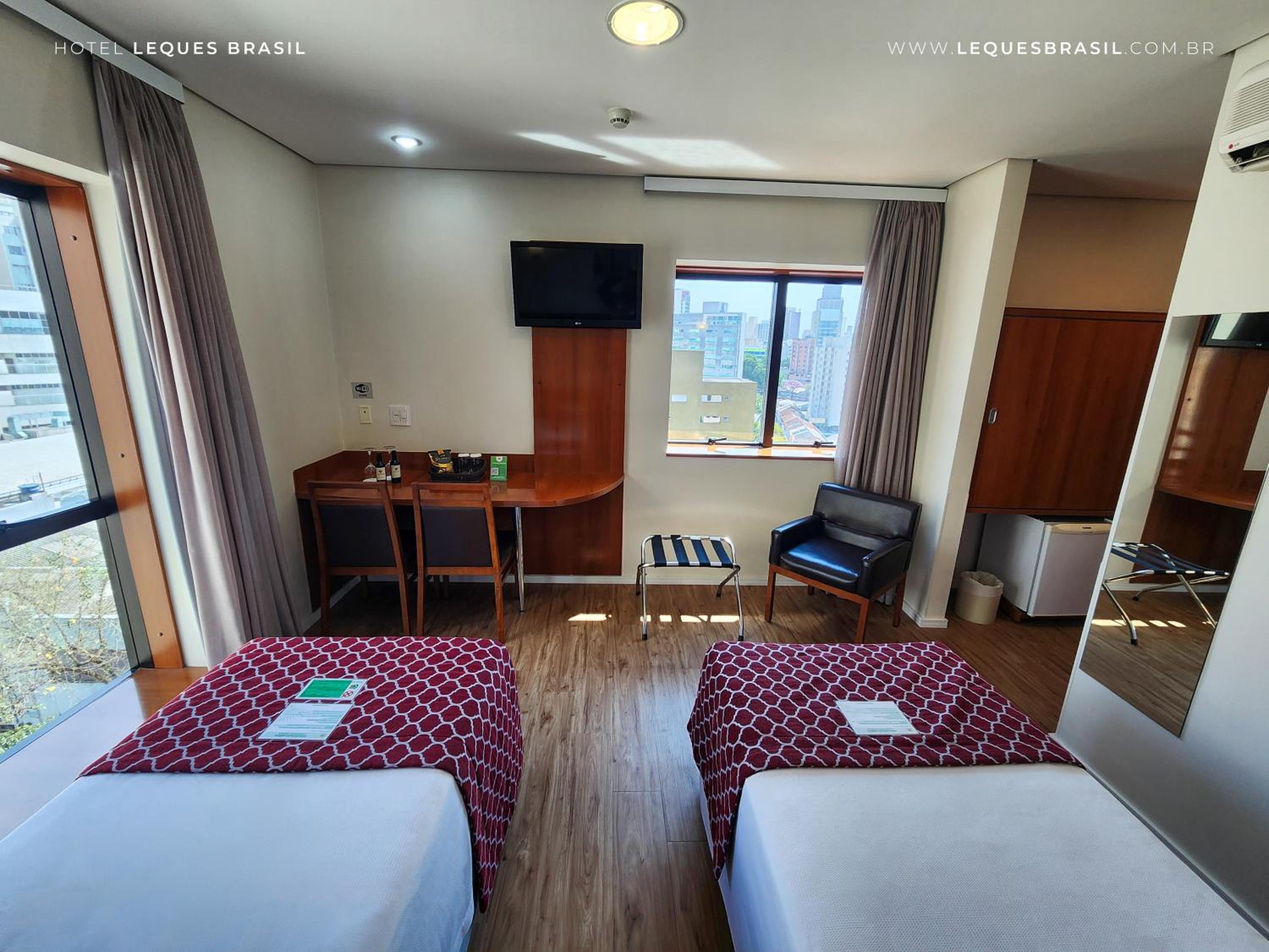 Twin Room thumbnail 5