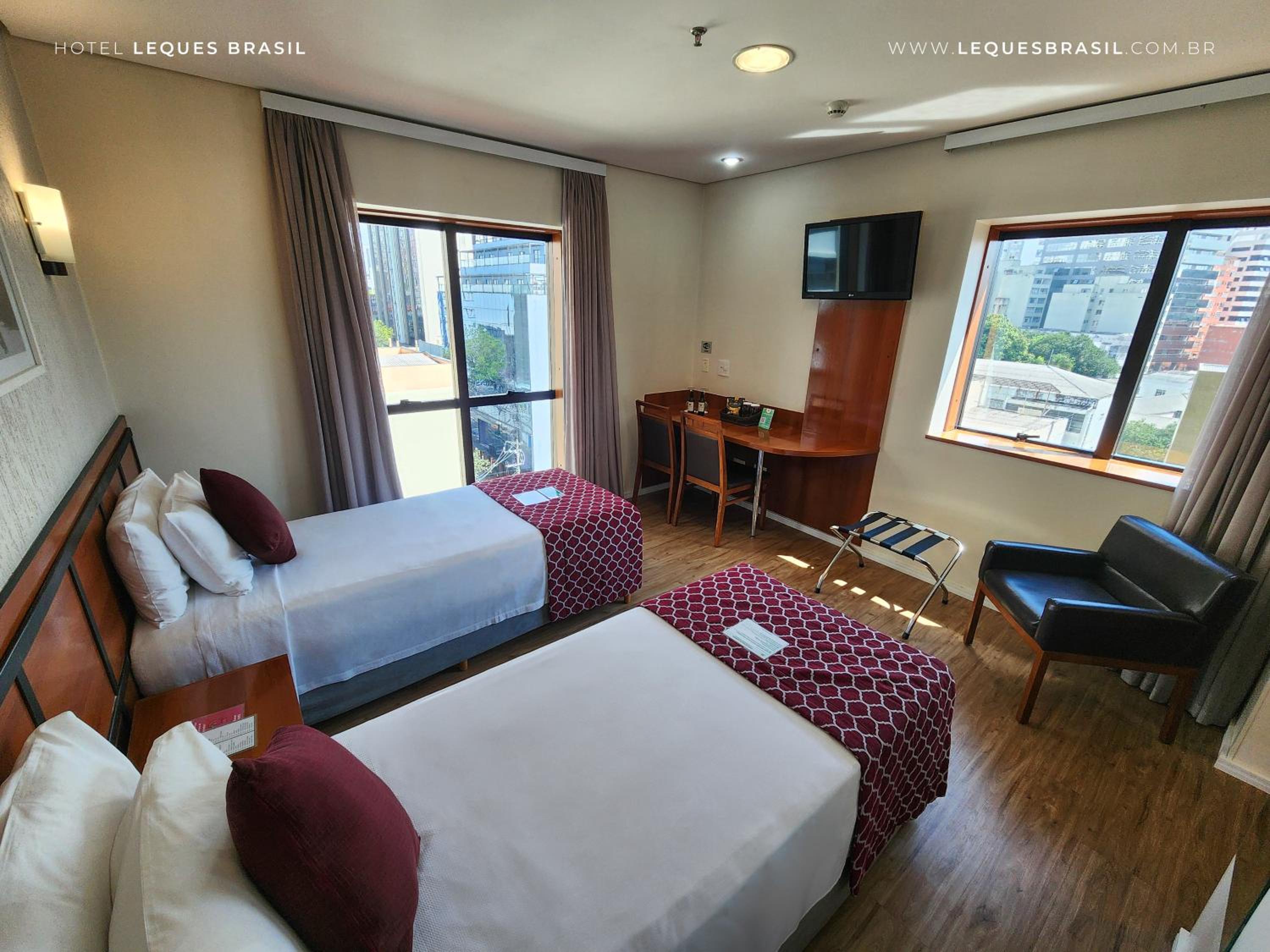 Twin Room thumbnail 6