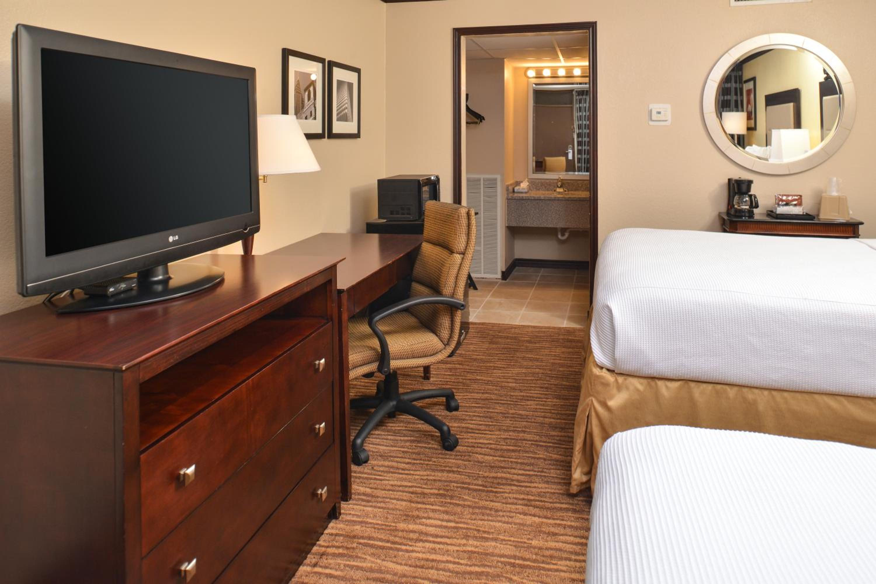 Quadruple Room with Two Queen Beds - Disability Access/Non Smoking photo 1