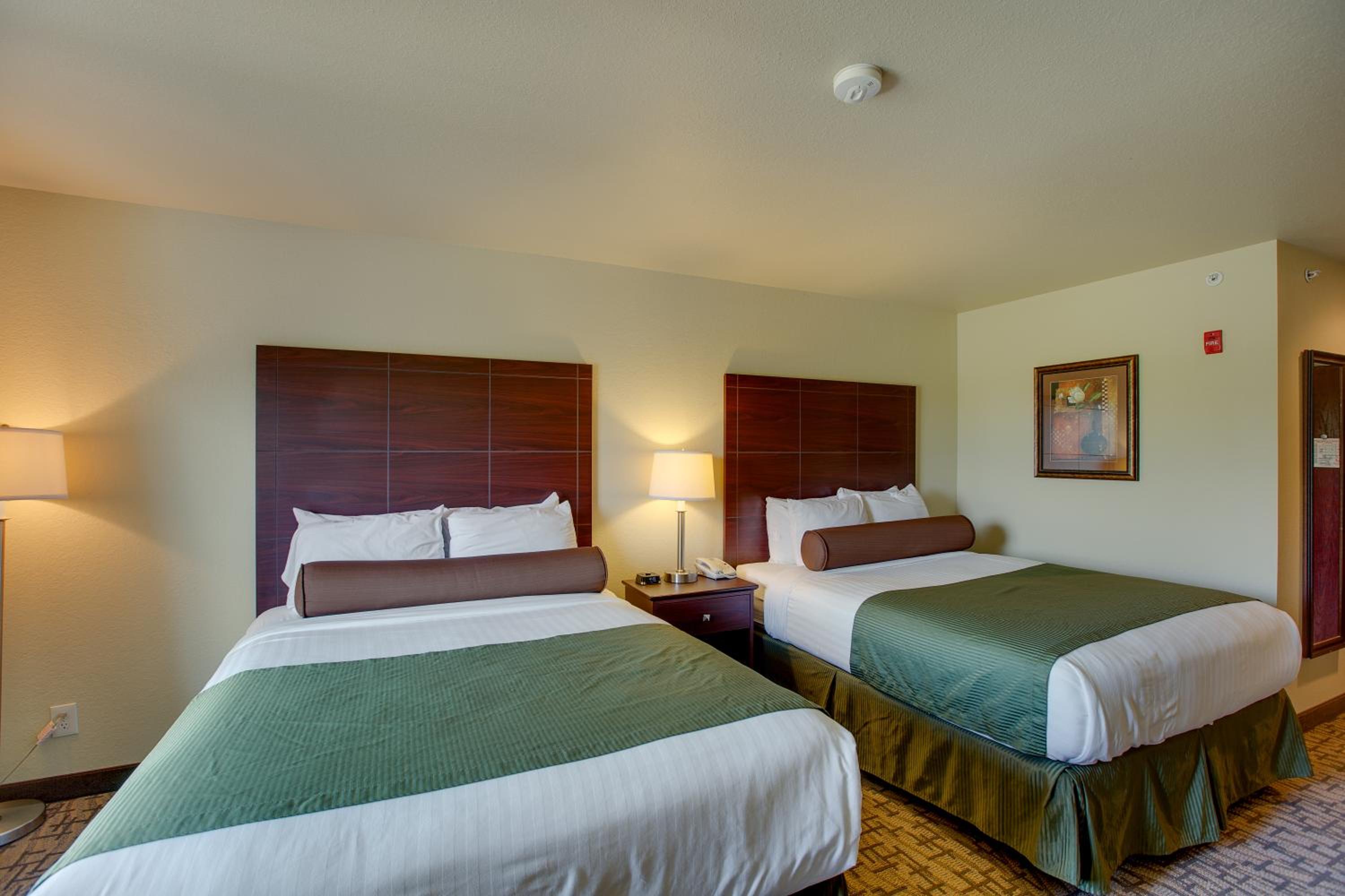 Queen Room with Two Queen Beds - Non-Smoking - Photo 1