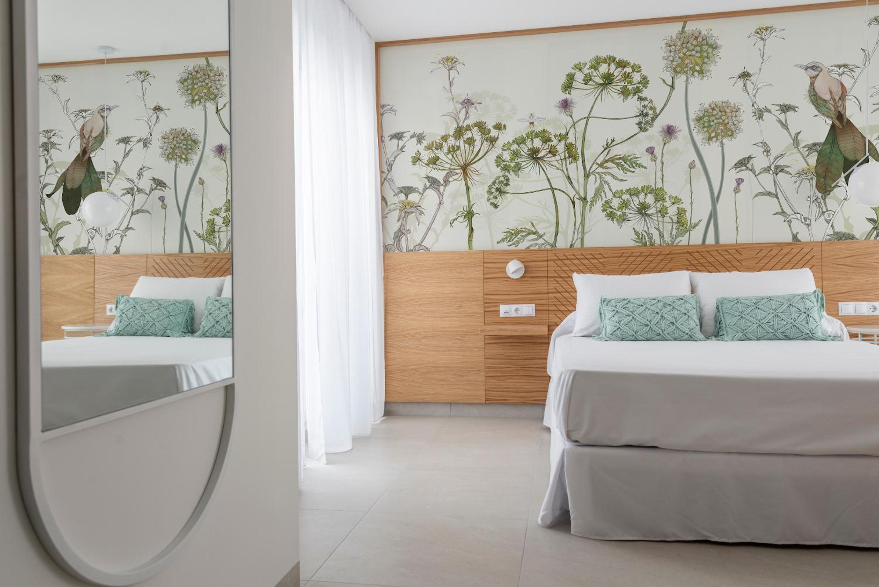 Superior Double Room with Sea View and balcony