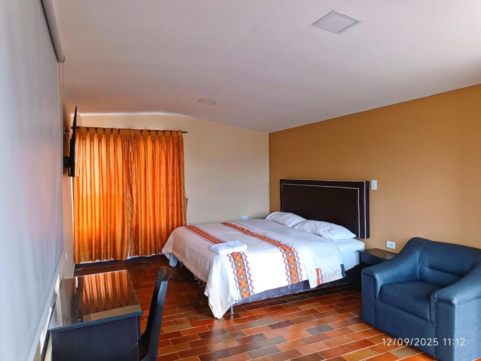 Queen Room photo 1