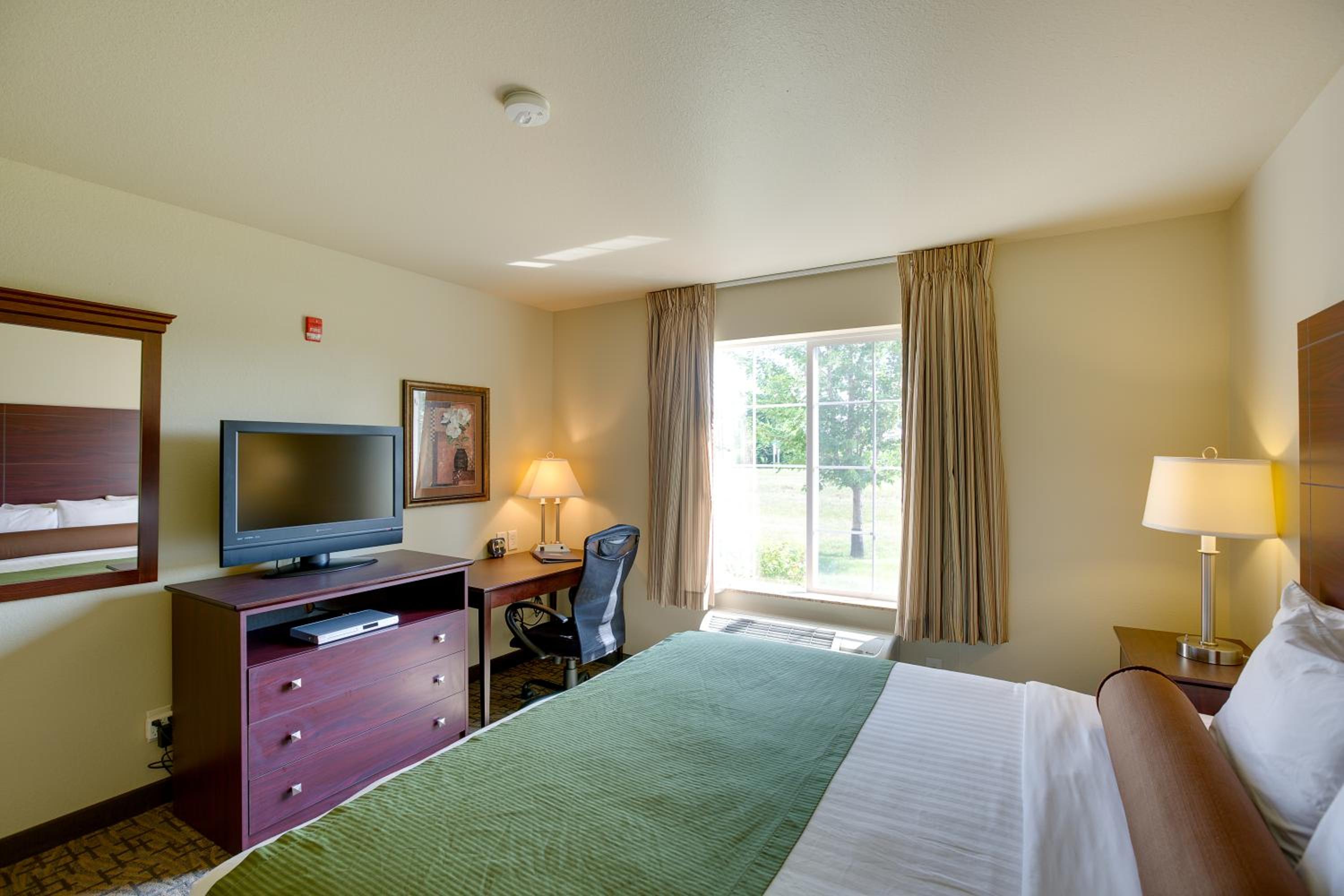 King Room - Non-Smoking - Photo 6