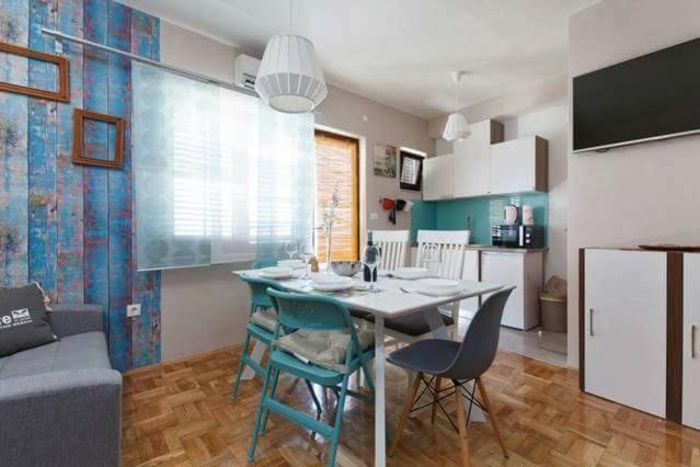 Apartment with Terrace photo 2