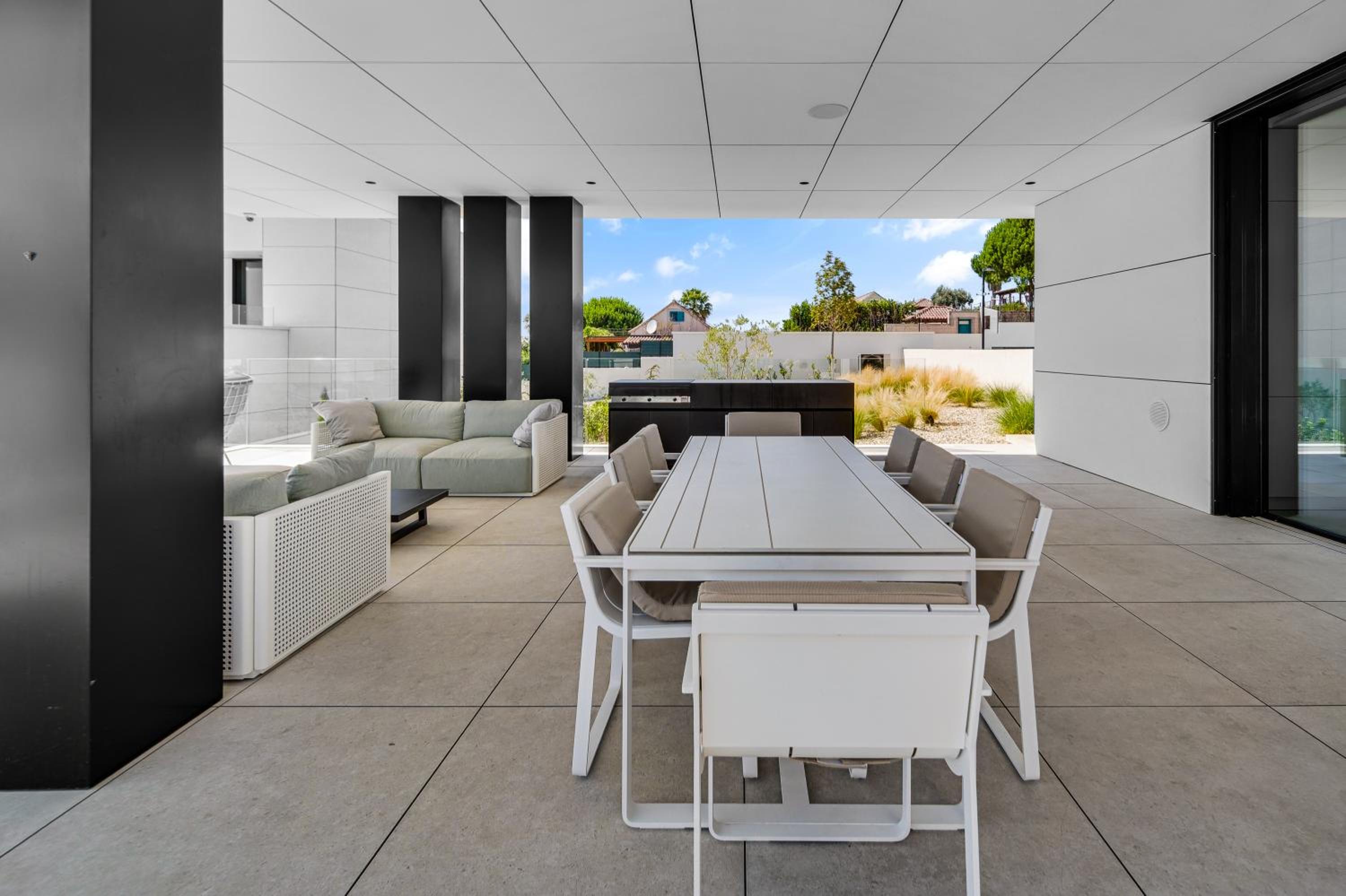 Villa photo 2