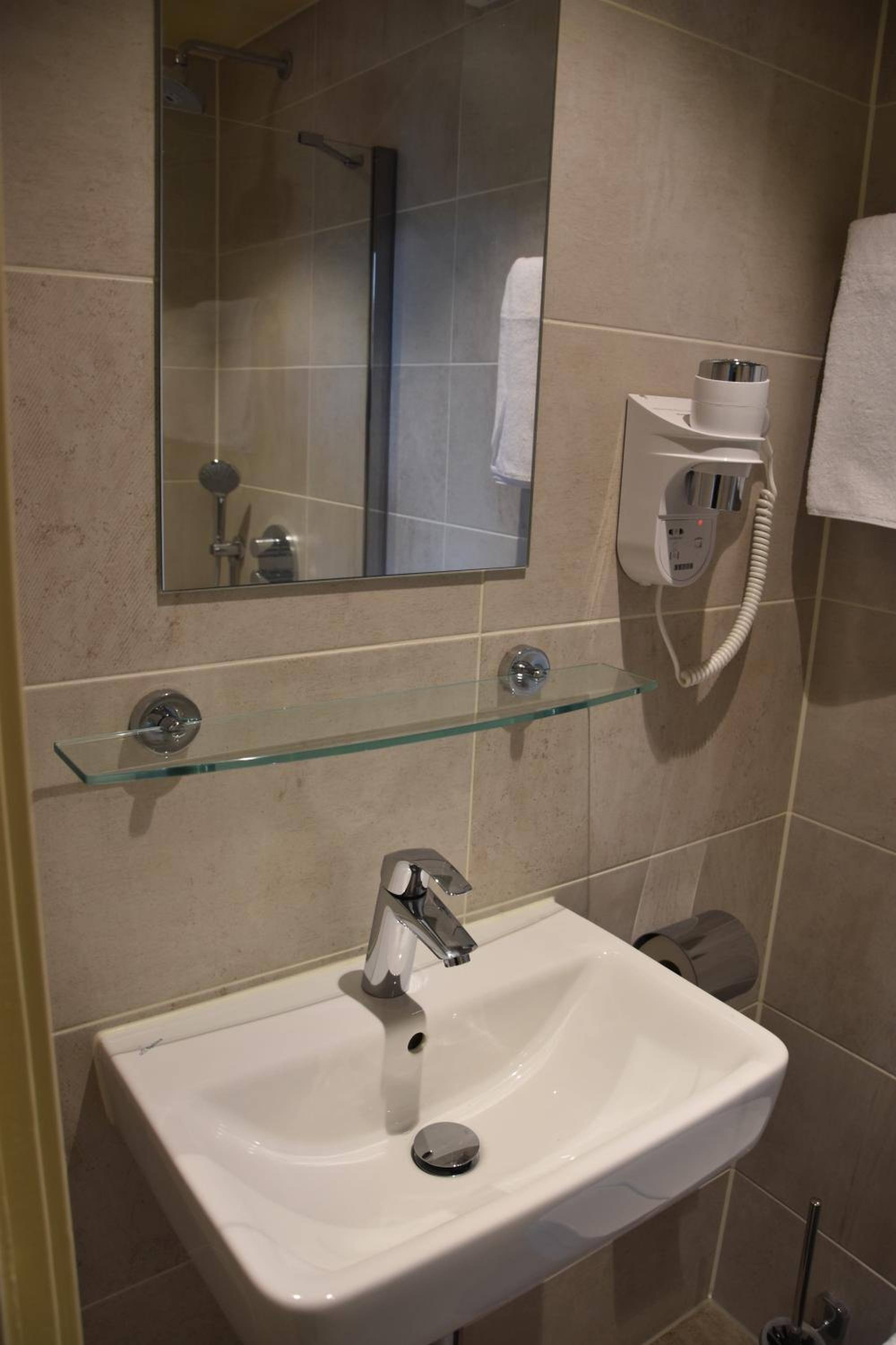 Single Room photo 3