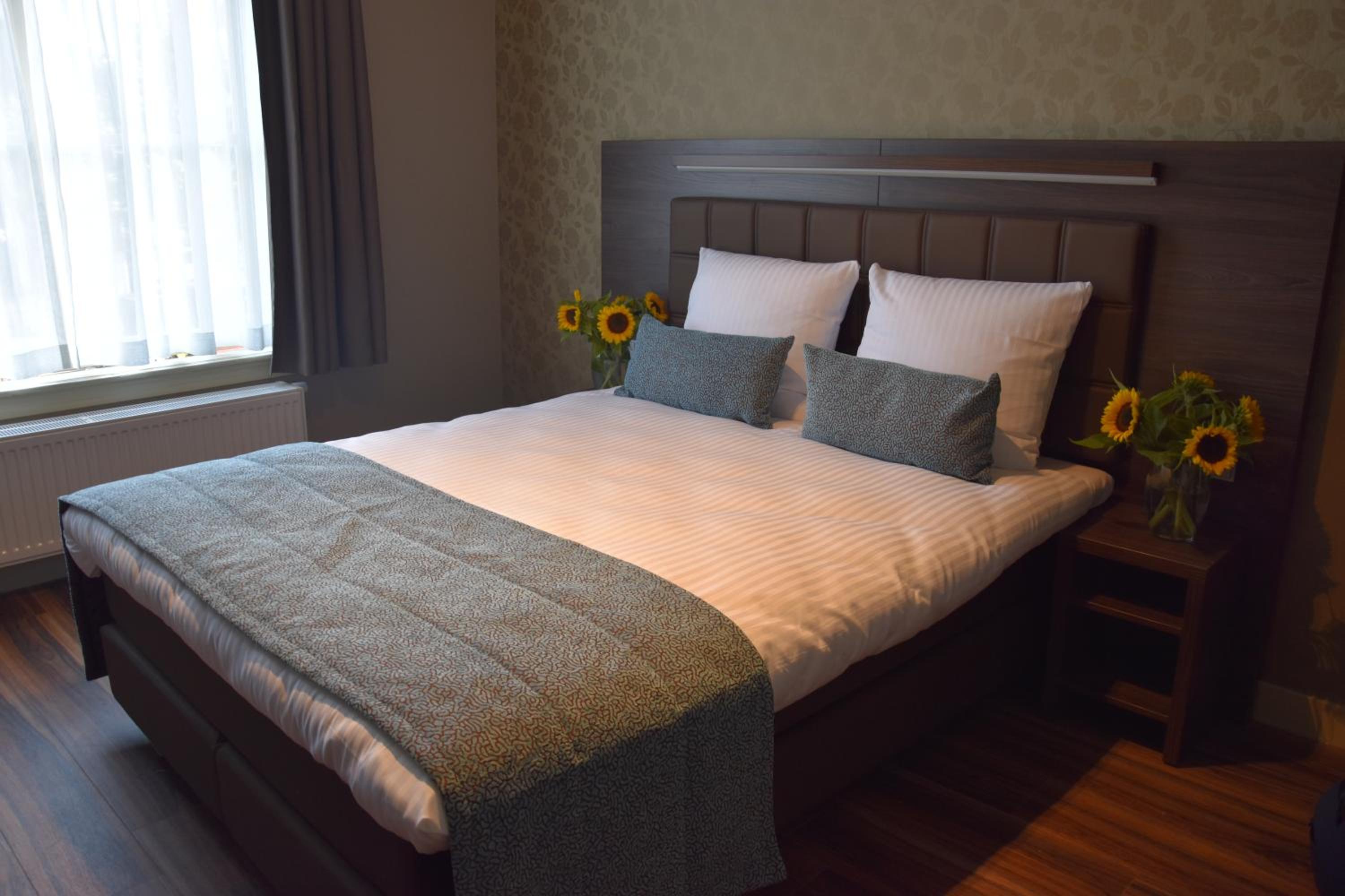 Small Double Room with Canal View photo 1
