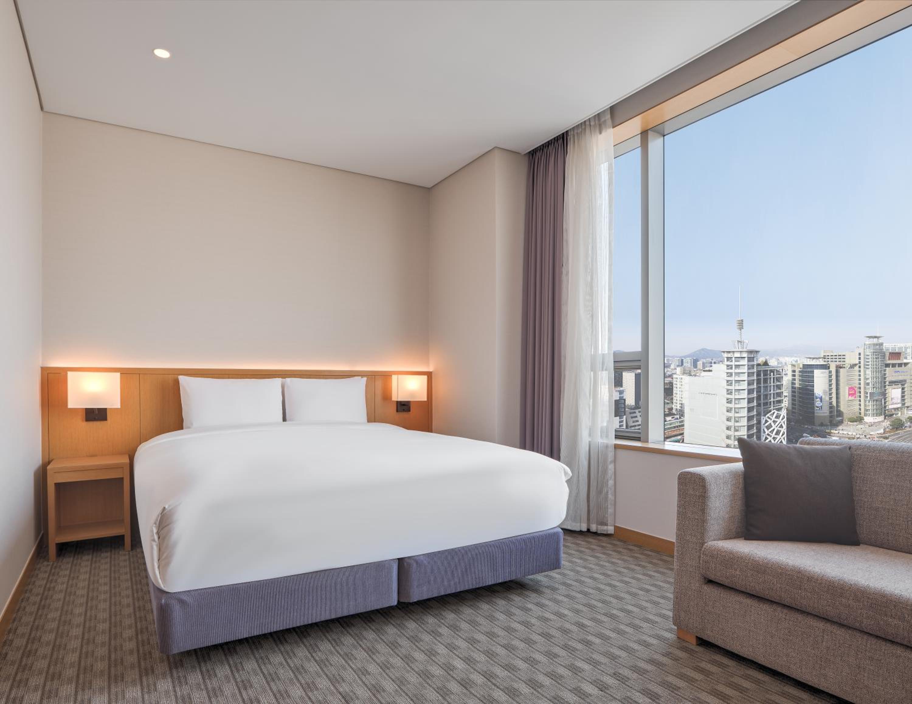[1 time breakfast during the stay] Deluxe Double Room – High Floor – Parking not available. Stay 3 nights or more to receive one breakfast during your stay