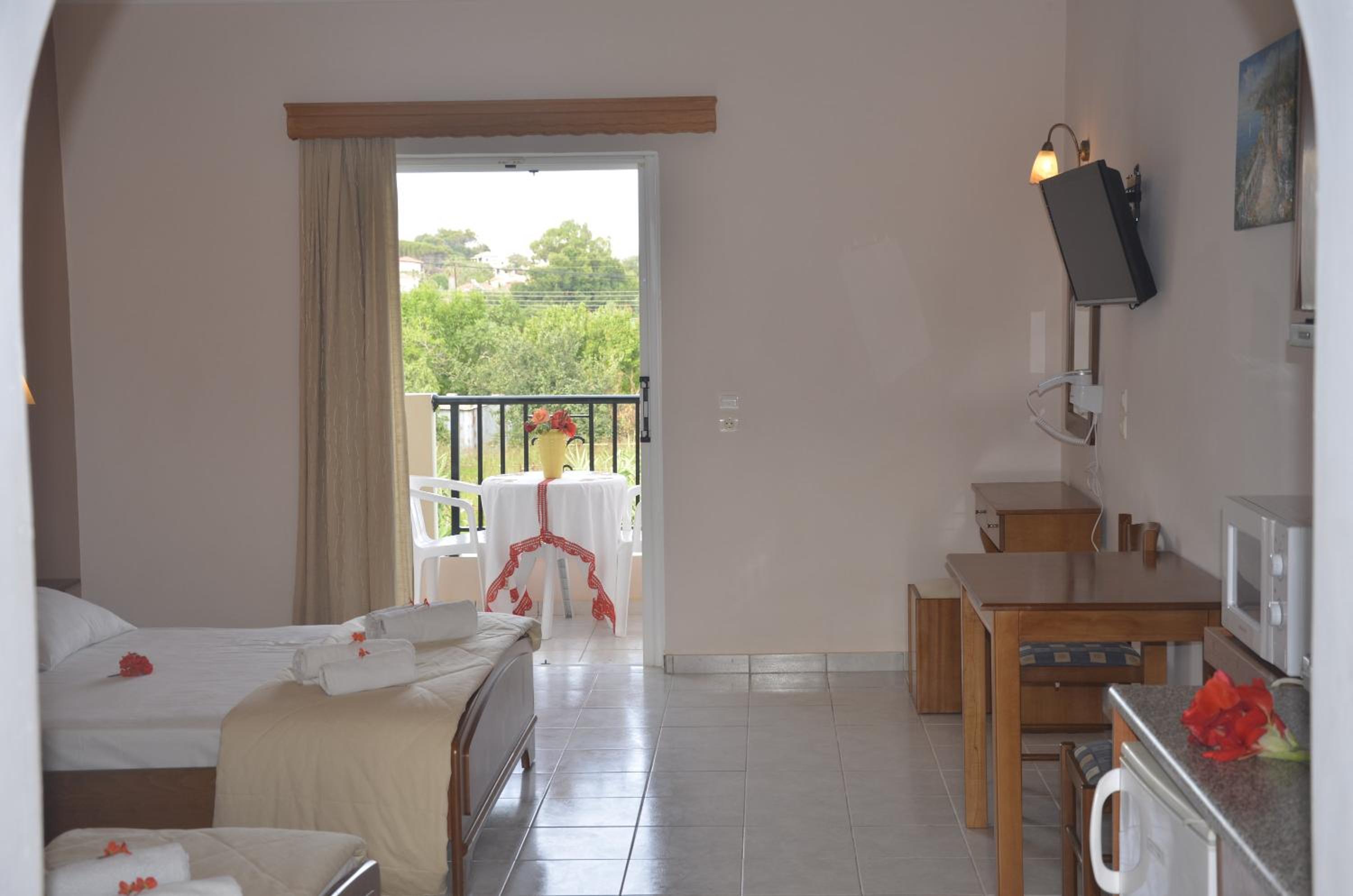 Studio with Pool View photo 2