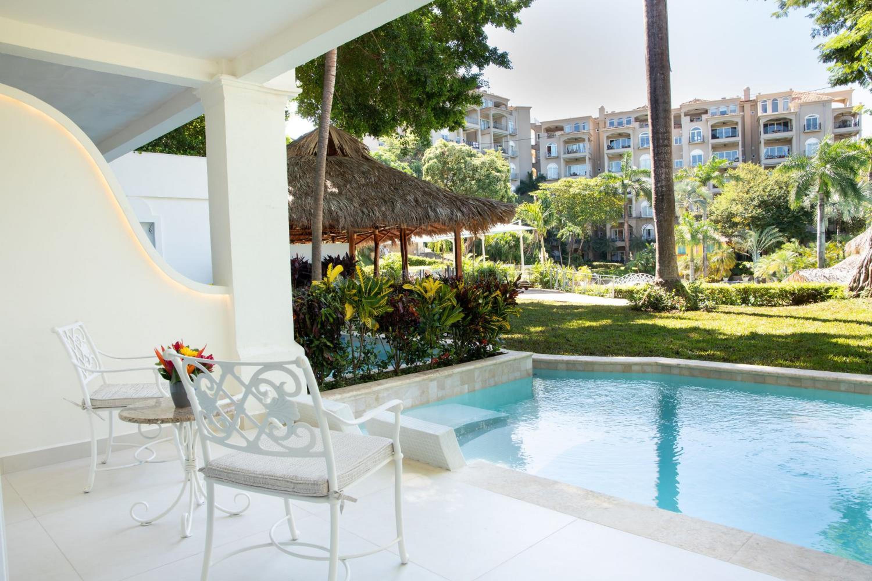 Premium Tropicana King Bed with Plunge Pool-Adults Only