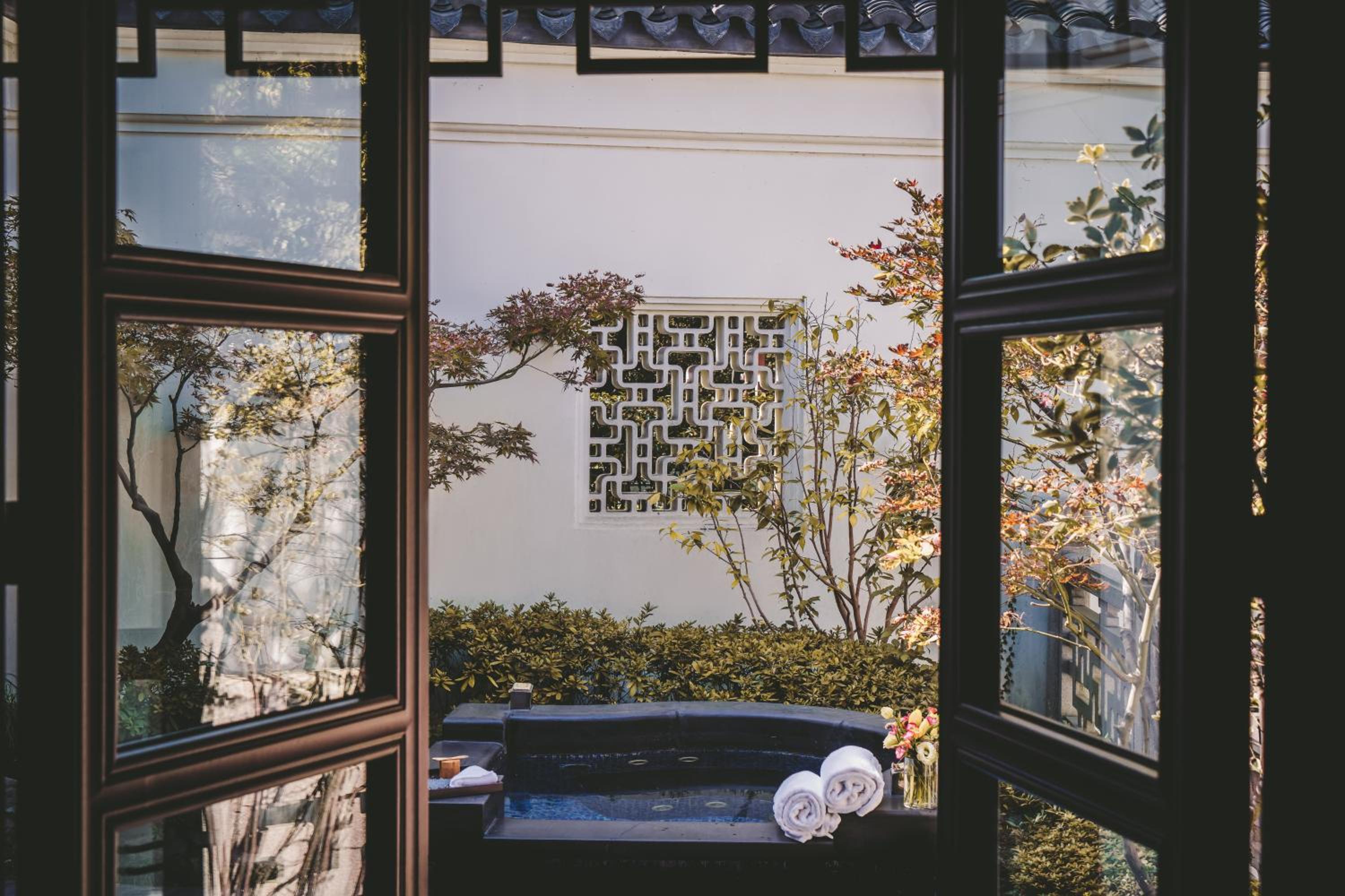 Courtyard Room King - Photo 2