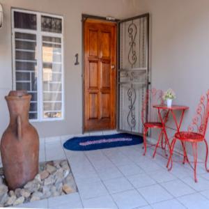 Apartment with Pool View  - Photo 11