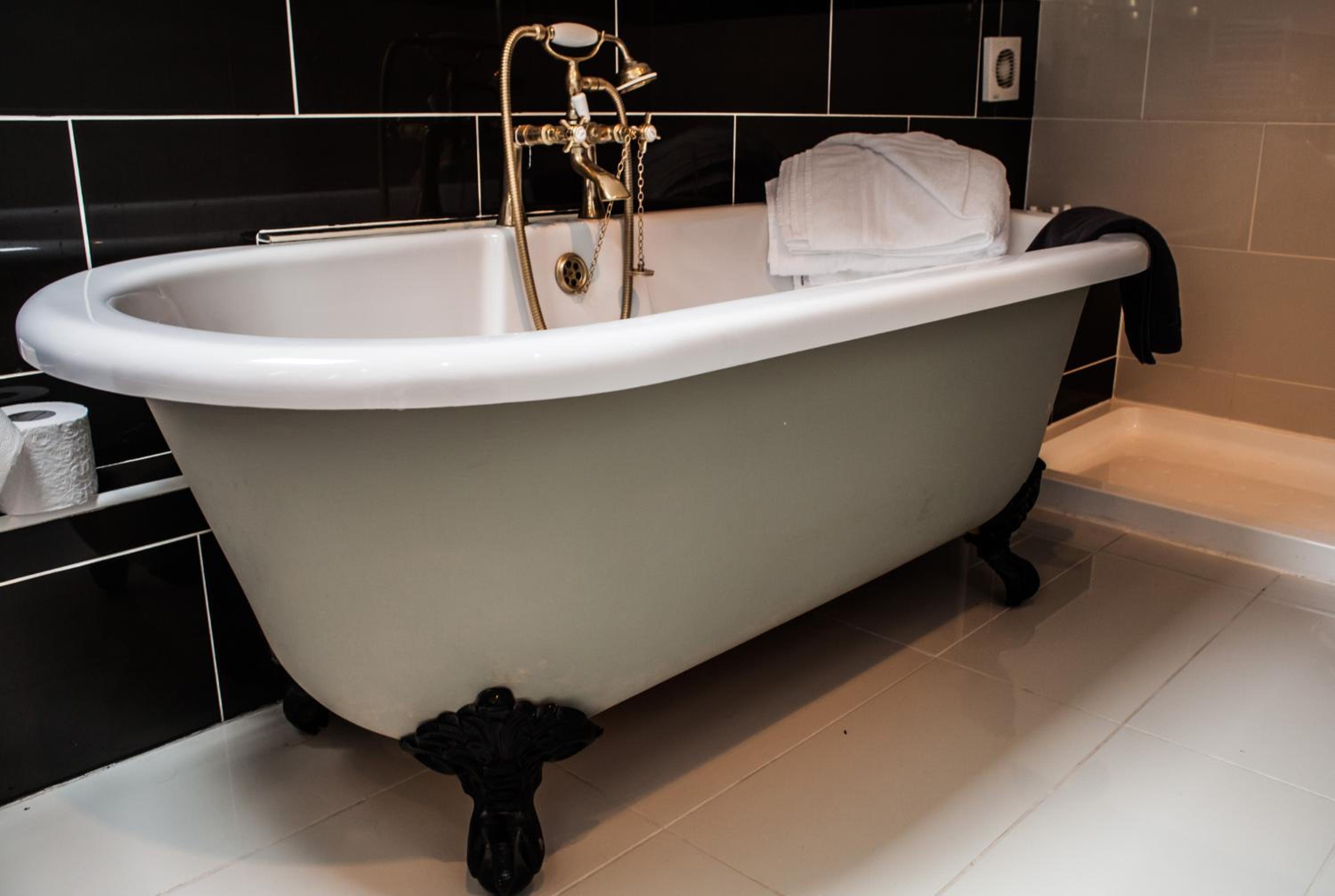 "The Paddock View" Double Room with Bath, Shower & Balcony photo 2