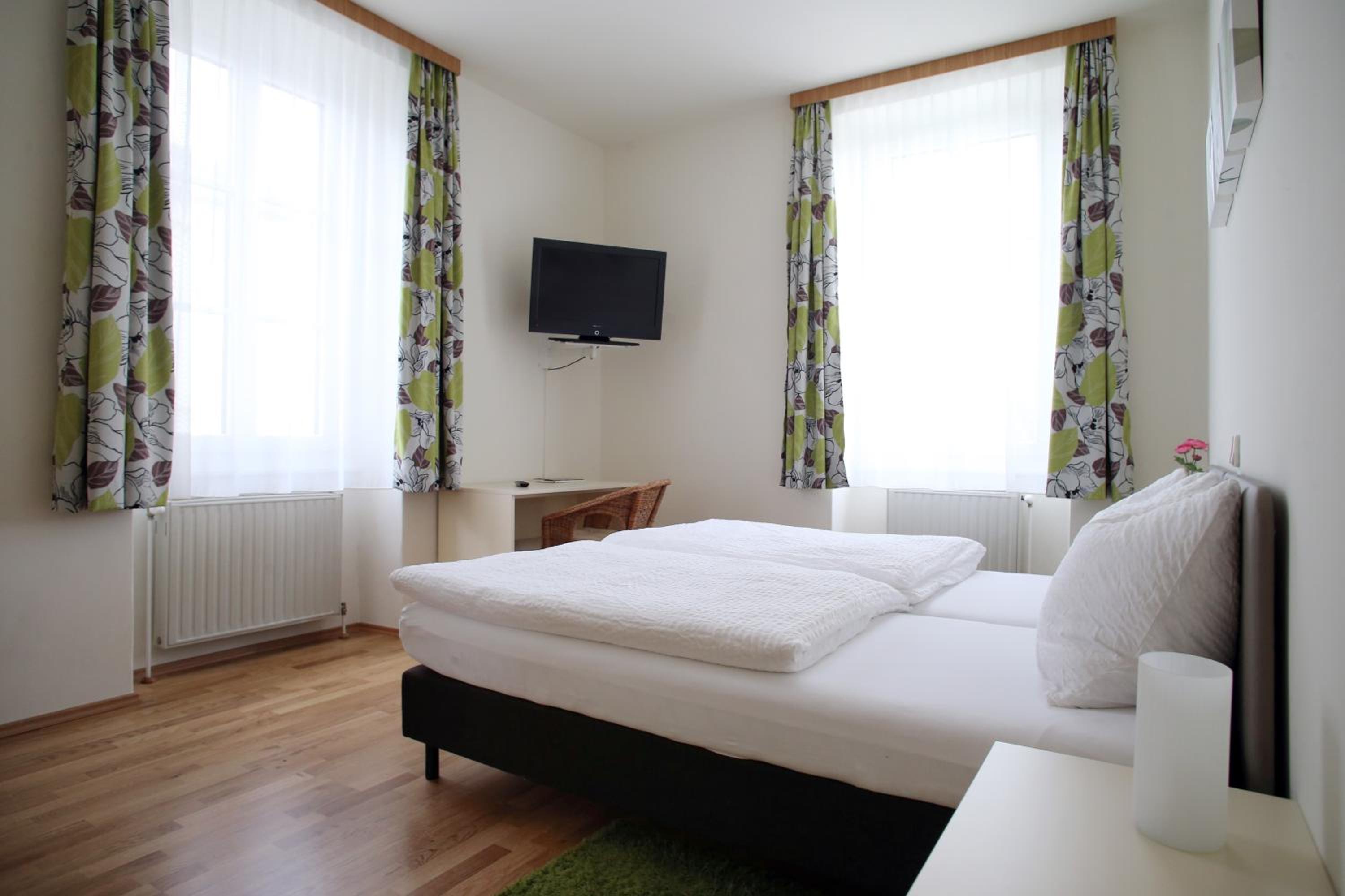 Double Room - Photo 5