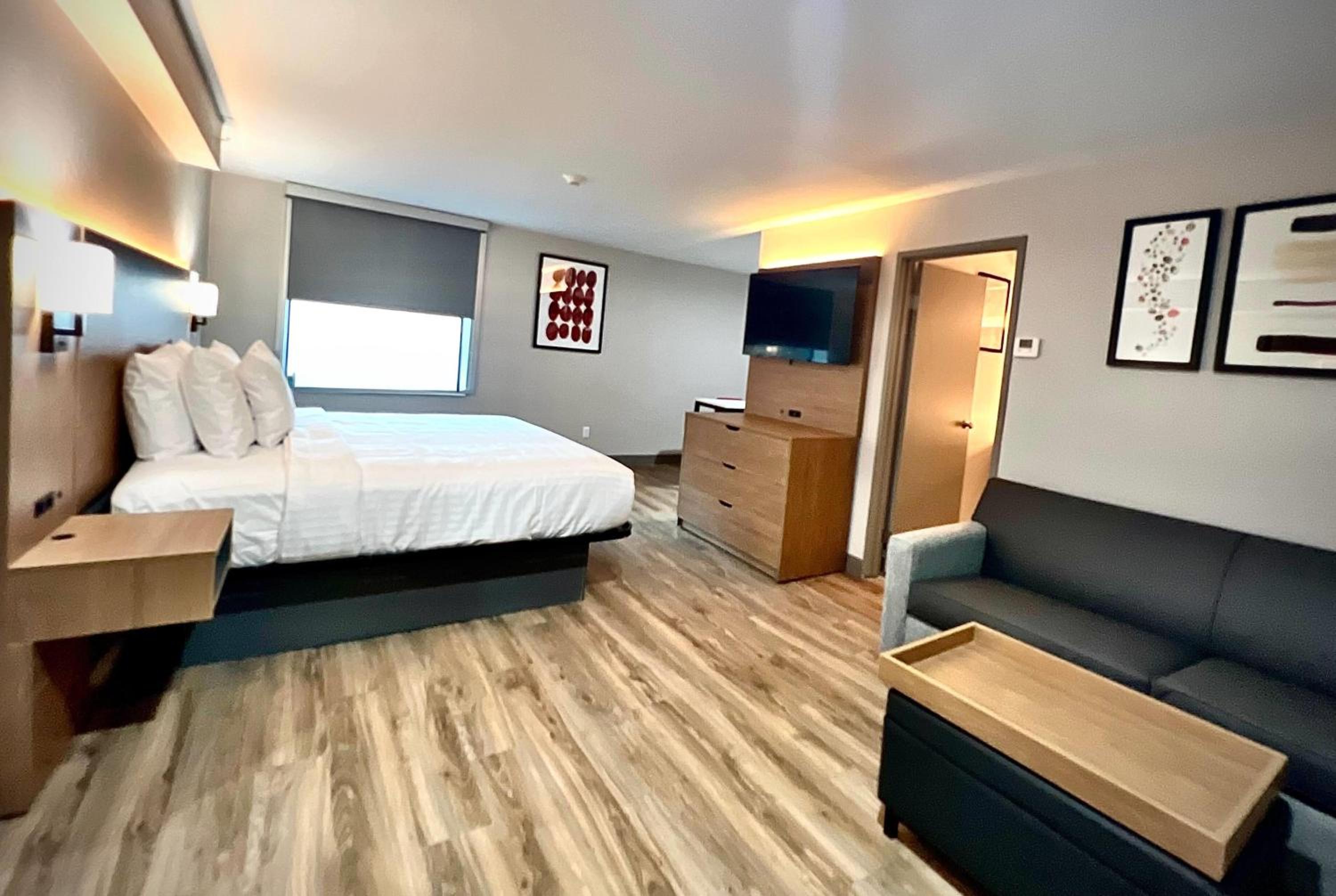 King Room with Kitchenette - Non-Smoking - Photo 4