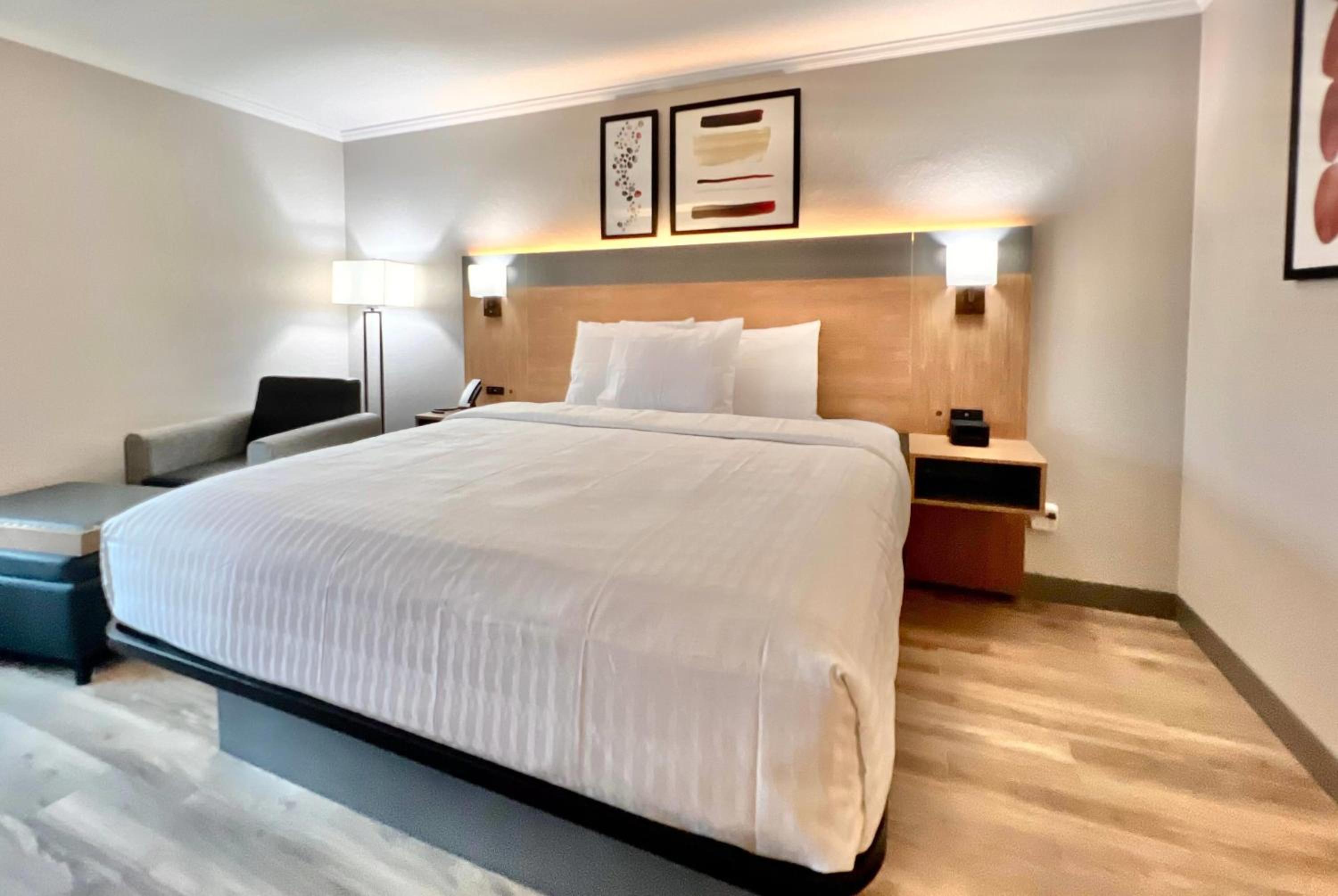 King Room with Kitchenette - Non-Smoking - Photo 1
