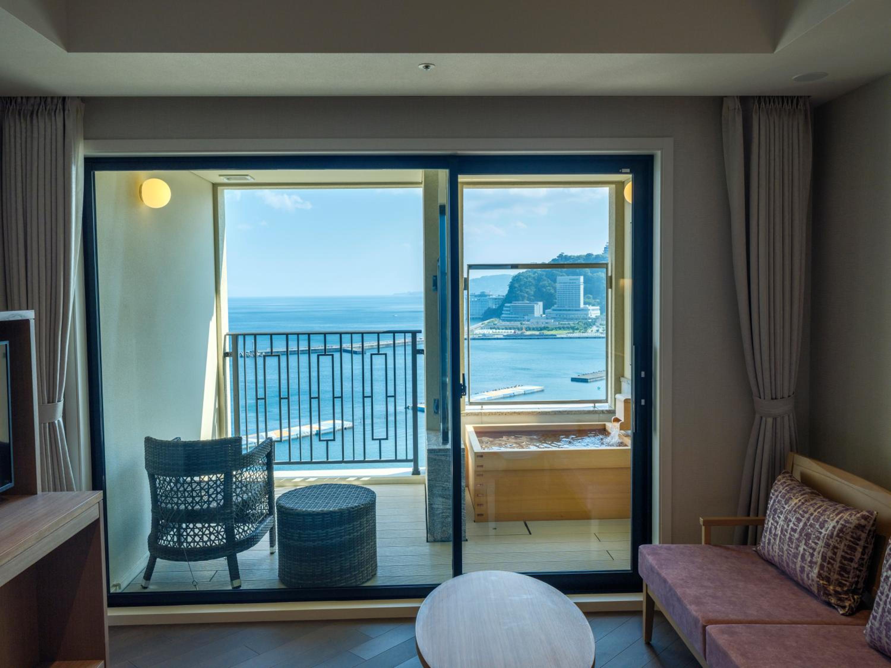 LaVista Twin Room with Open Air Hot Spring Bath - East Tower photo 2