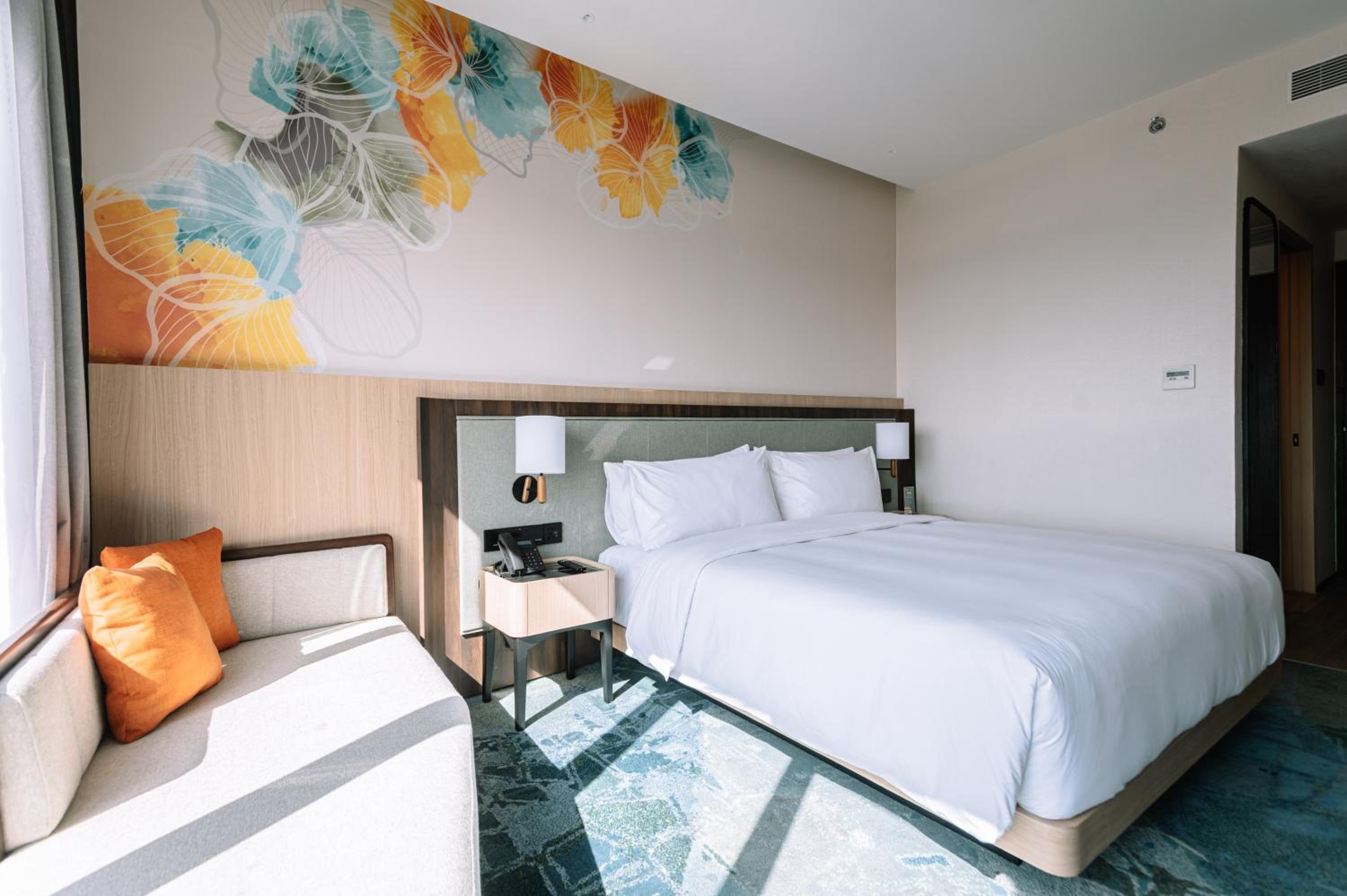 Standard King Room with Panoramic View - Photo 2