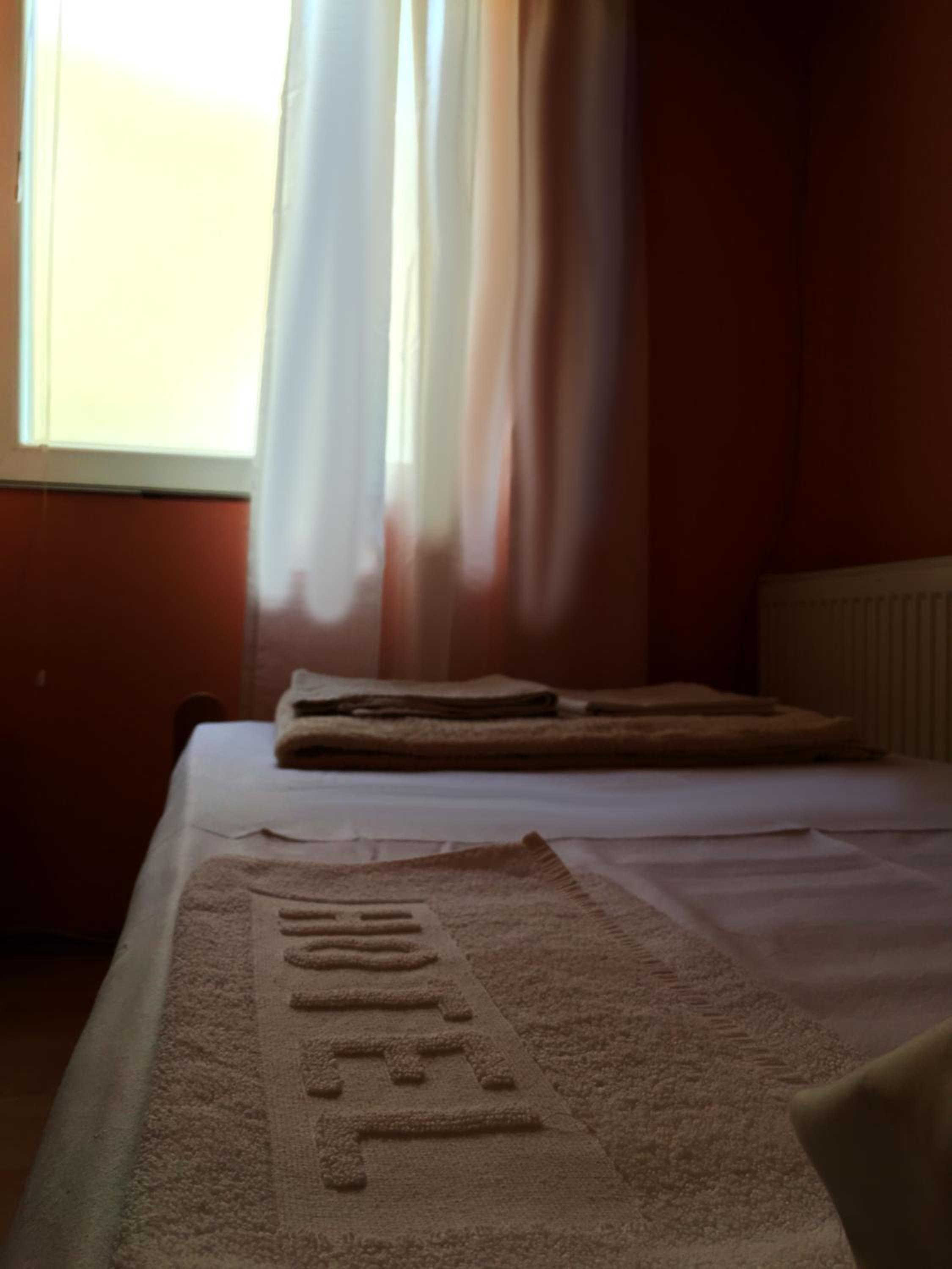 Twin Room - Photo 10