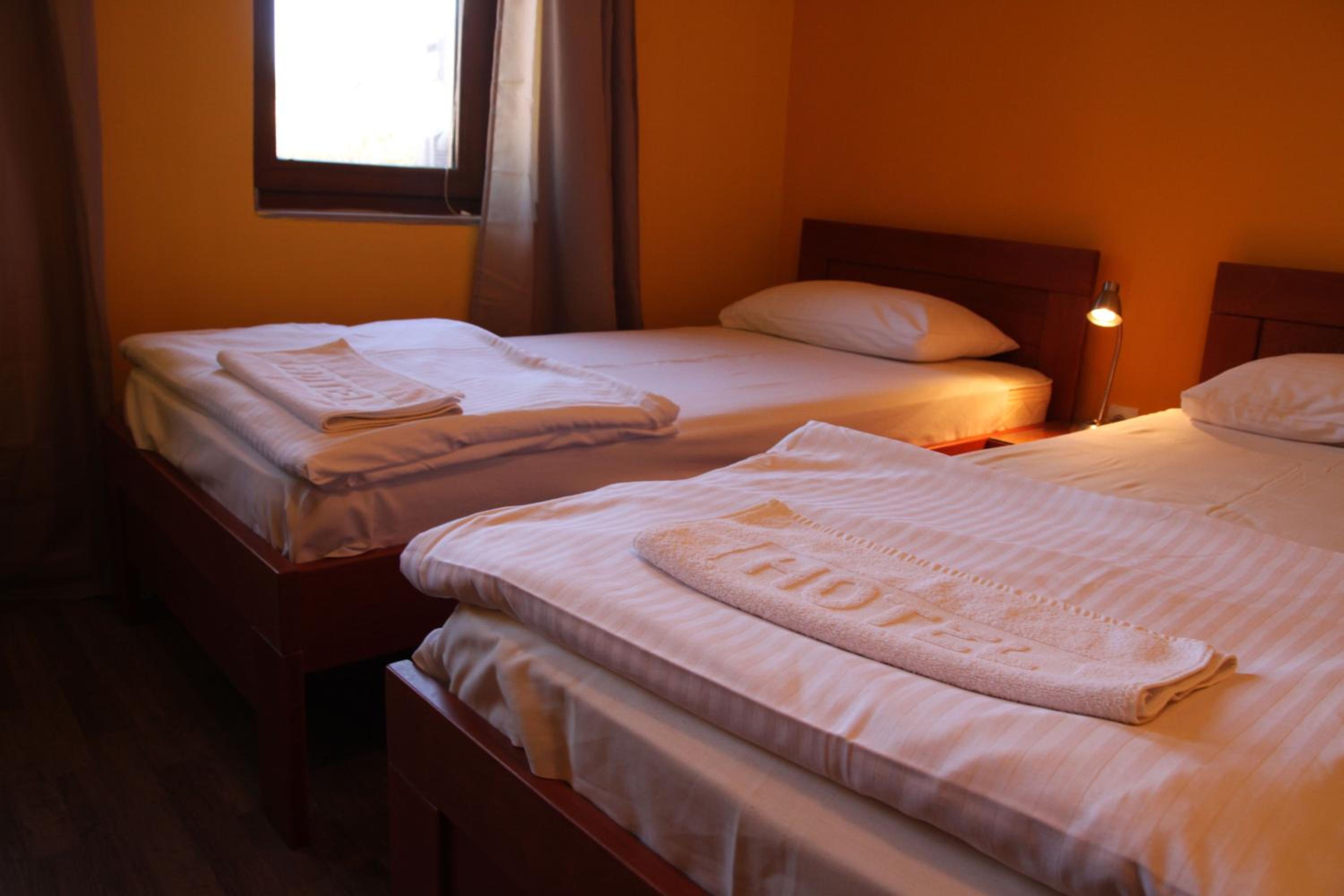 Twin Room - Photo 13