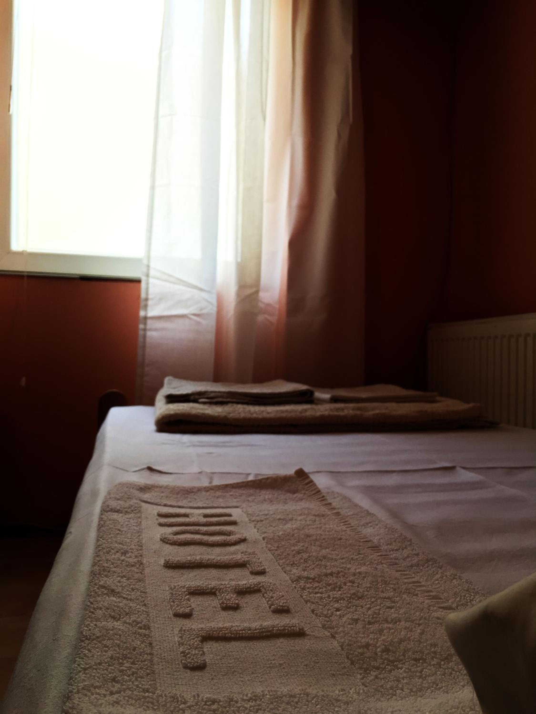 Twin Room - Photo 9