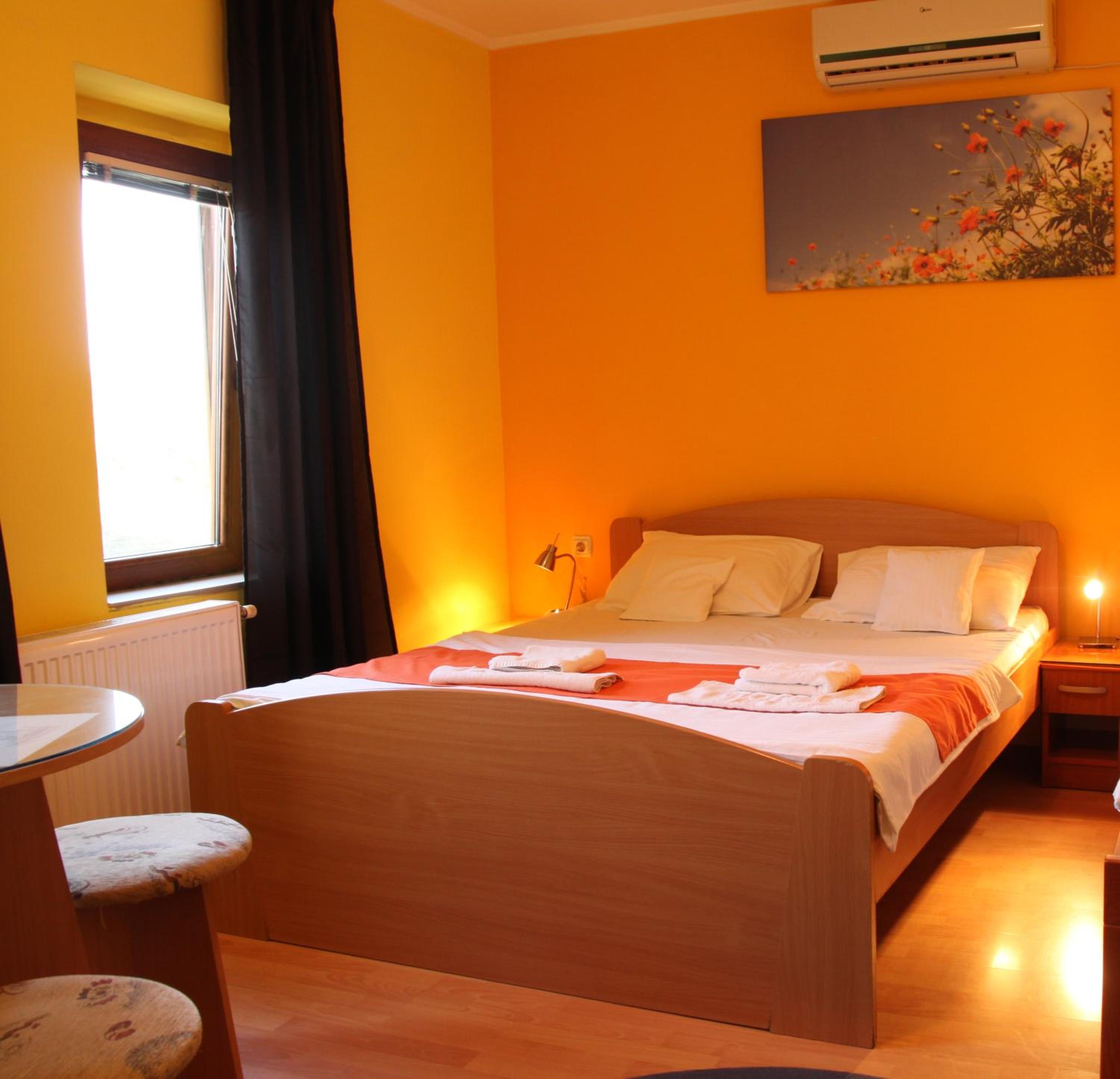 Double Room - Photo 8