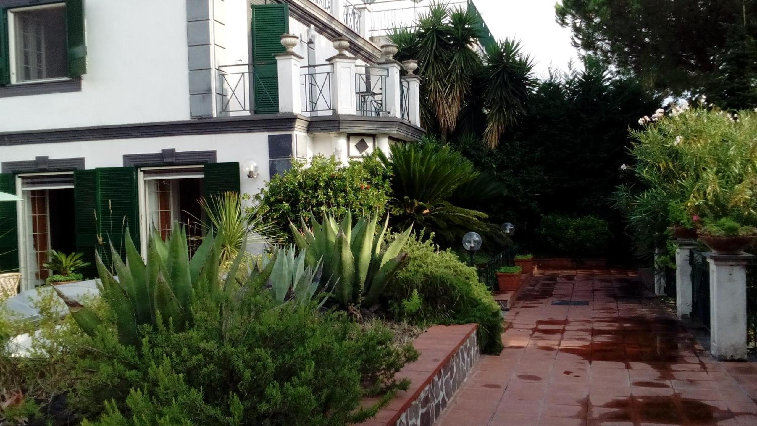 Villa photo 2