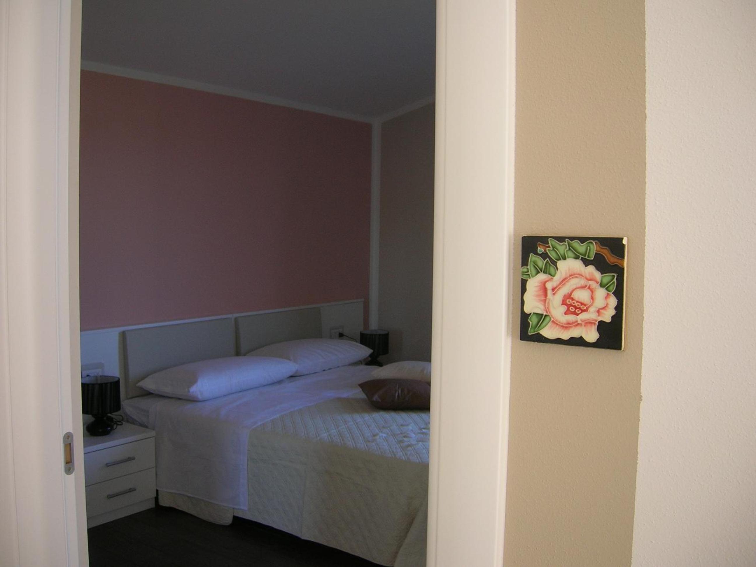 Large Double Room photo 3
