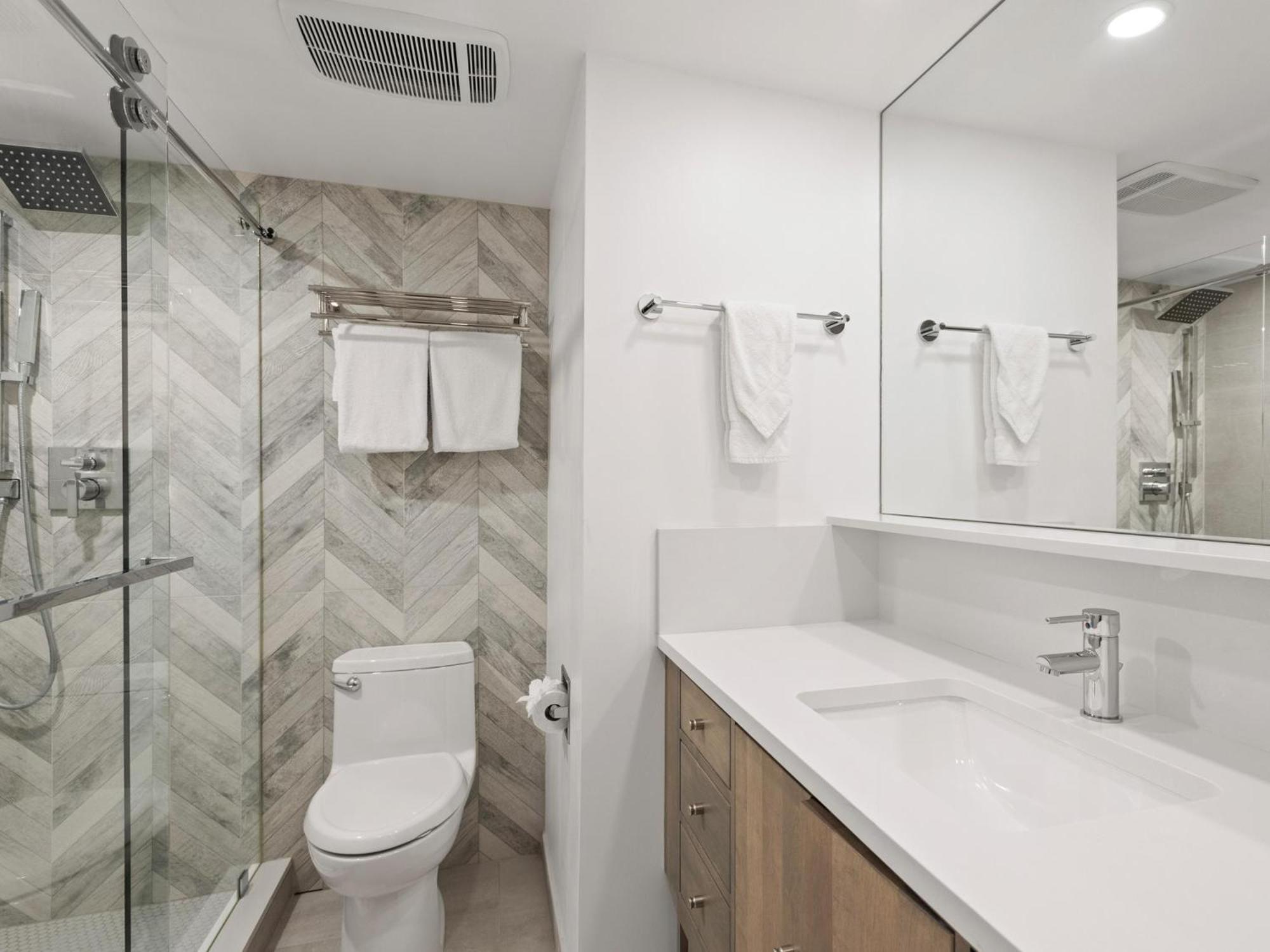 Three-Bedroom Apartment with Balcony