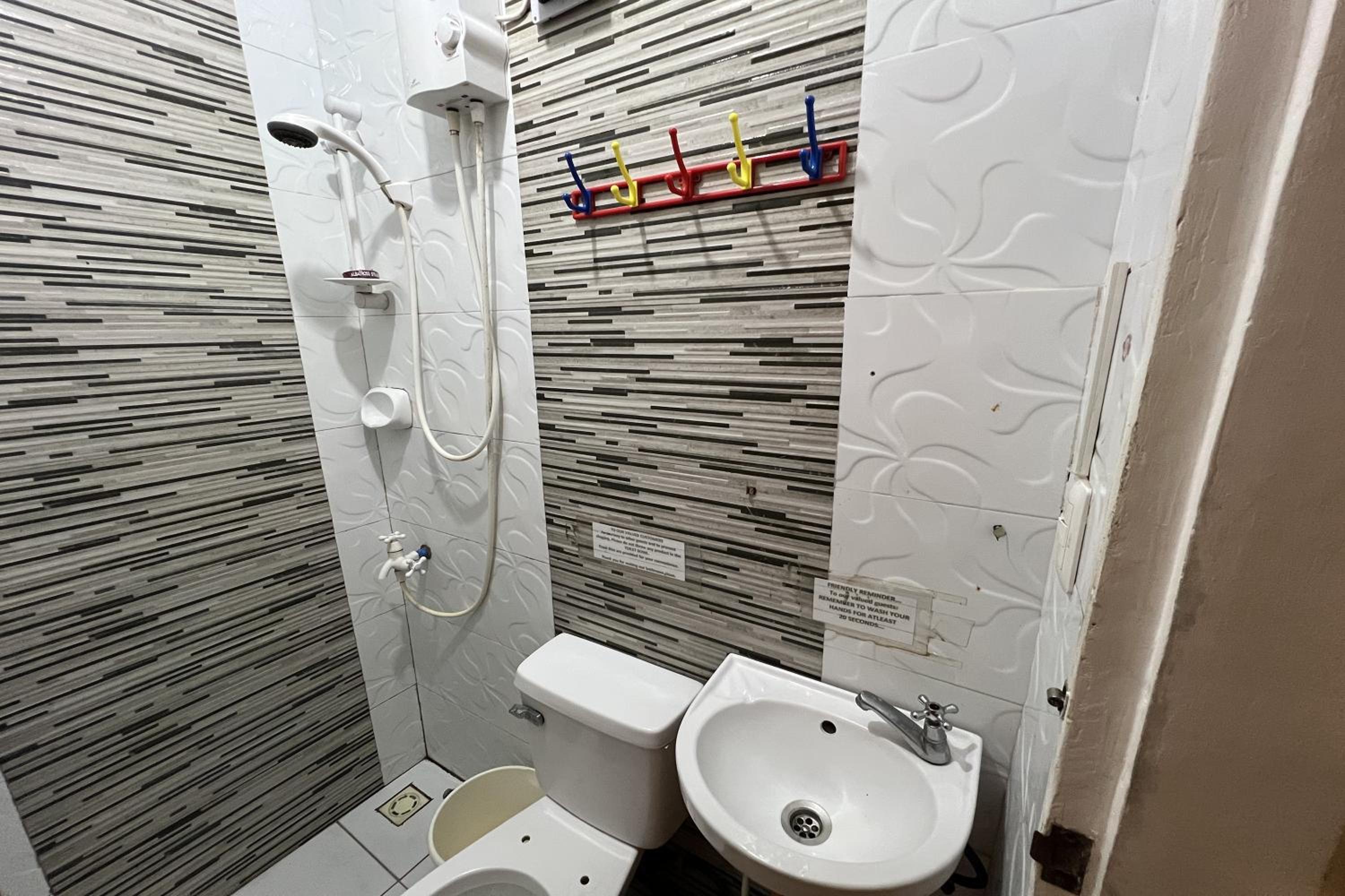 Family Room - Photo 5