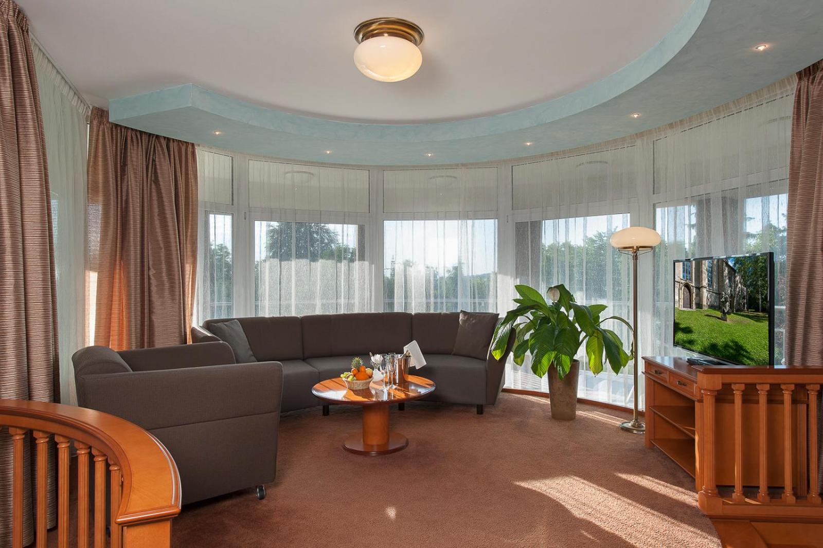 King Suite with Balcony photo 1