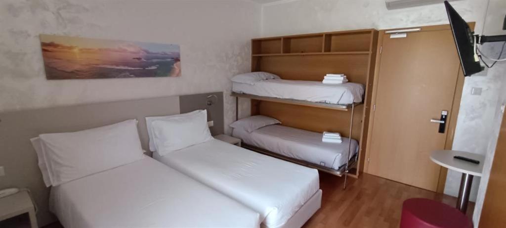 Quadruple Room with Balcony and Mountain View