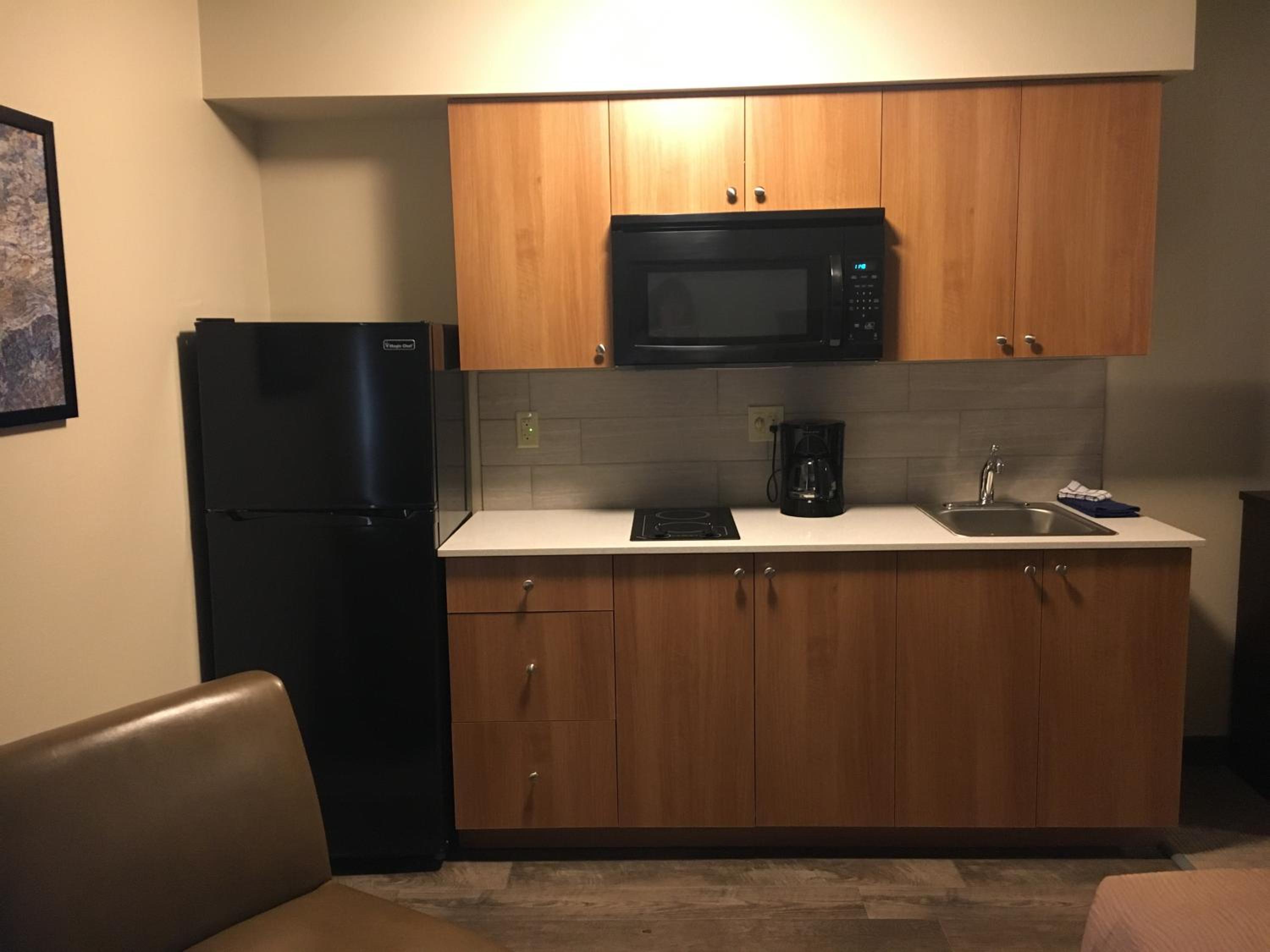 Queen Studio with Kitchenette photo 2