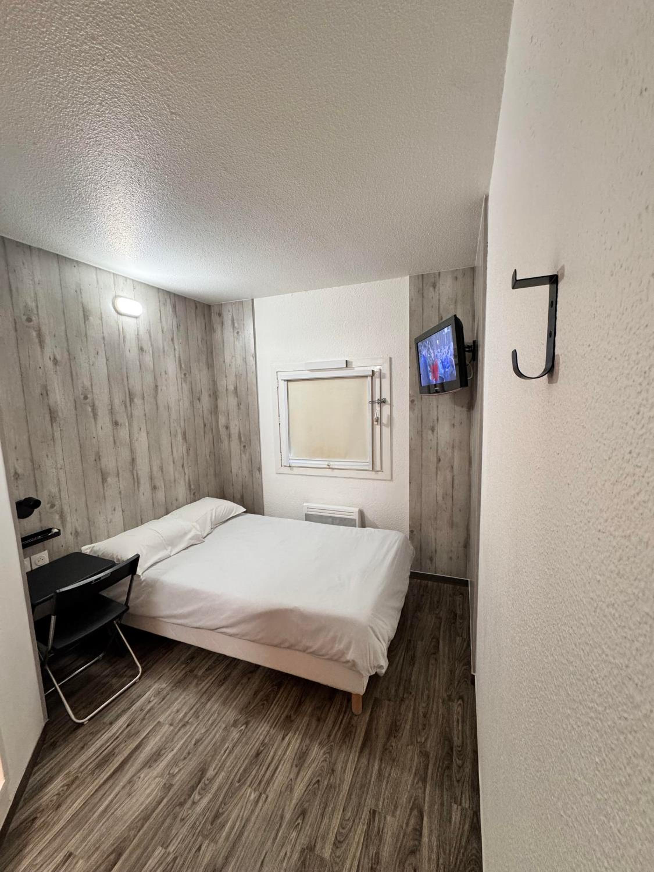 Standard Single Room with Shower photo 1