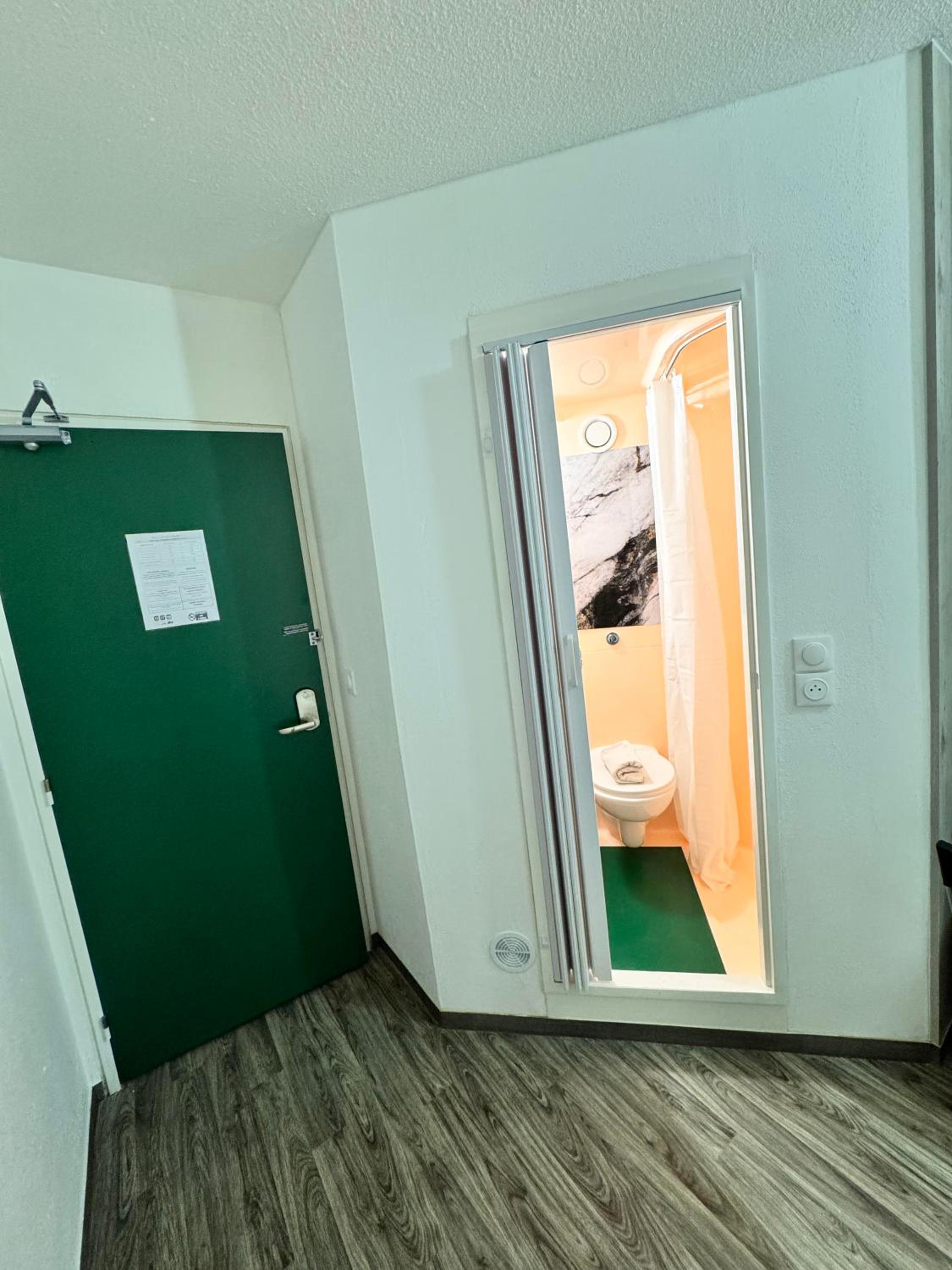 Standard Single Room with Shower photo 2