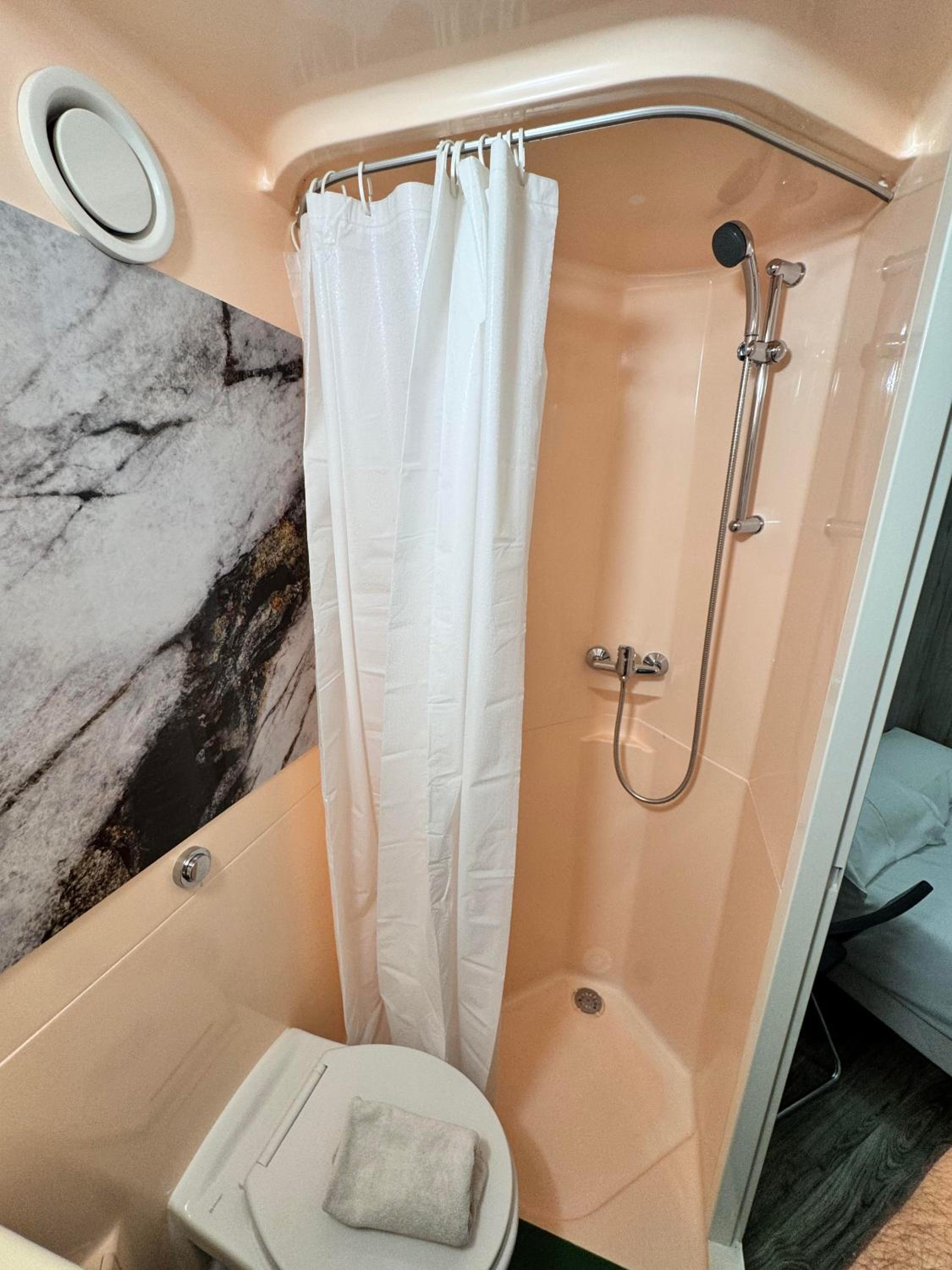 Standard Single Room with Shower photo 3