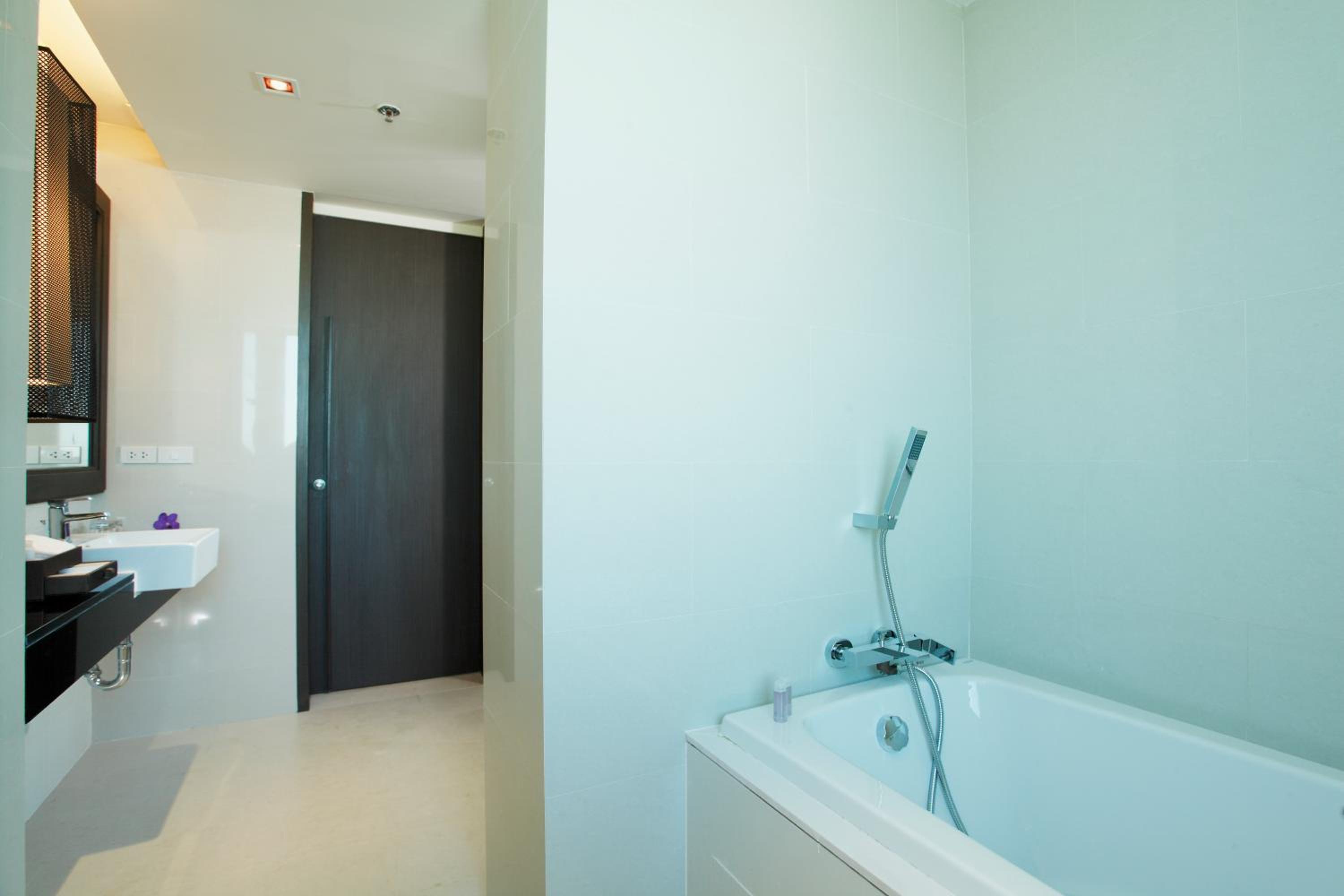 Avani Premier Skyline Room - Photo 4