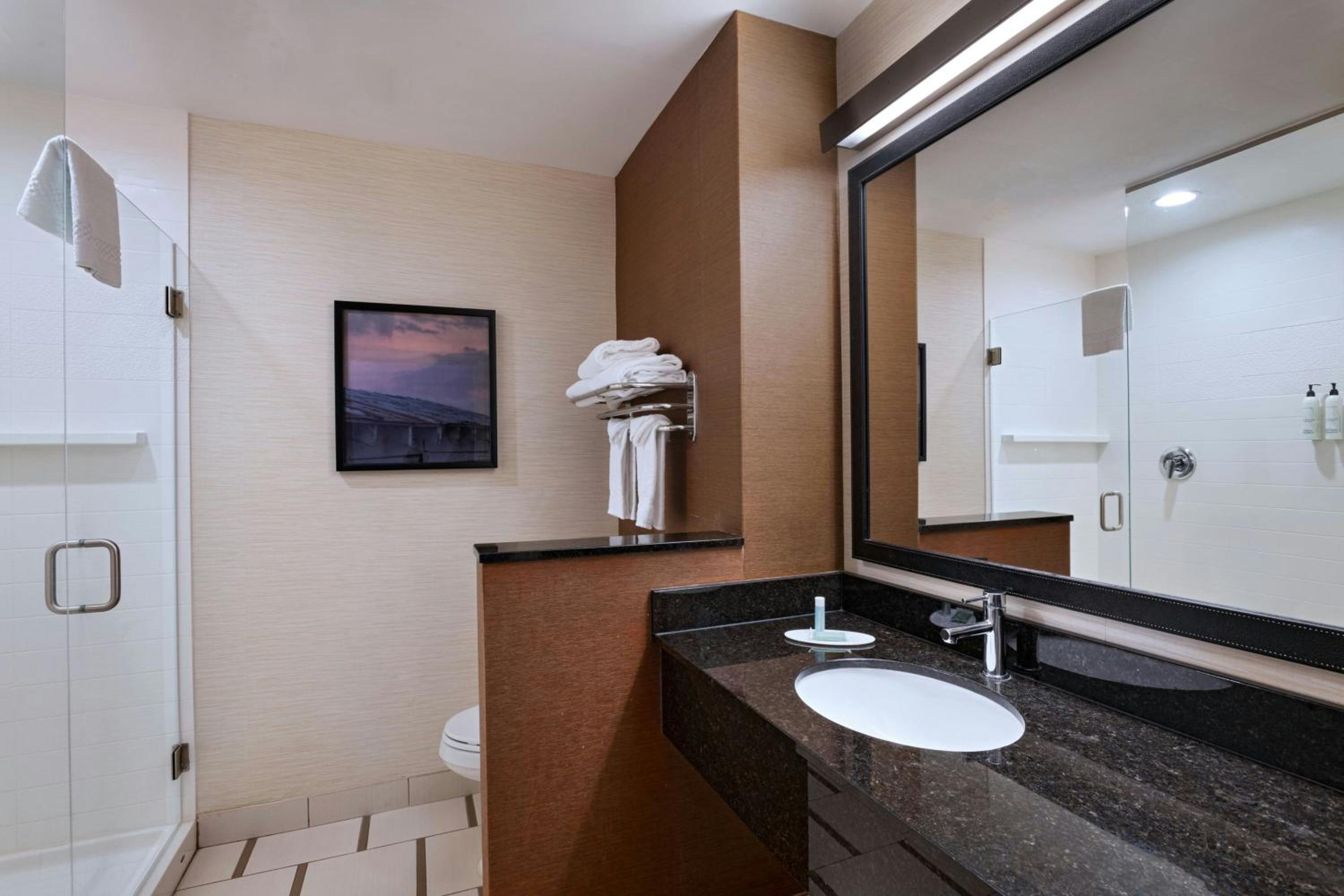 Executive Suite, 2 Queen, Sofa bed (Mobility Accessible w/ Tub) photo 3